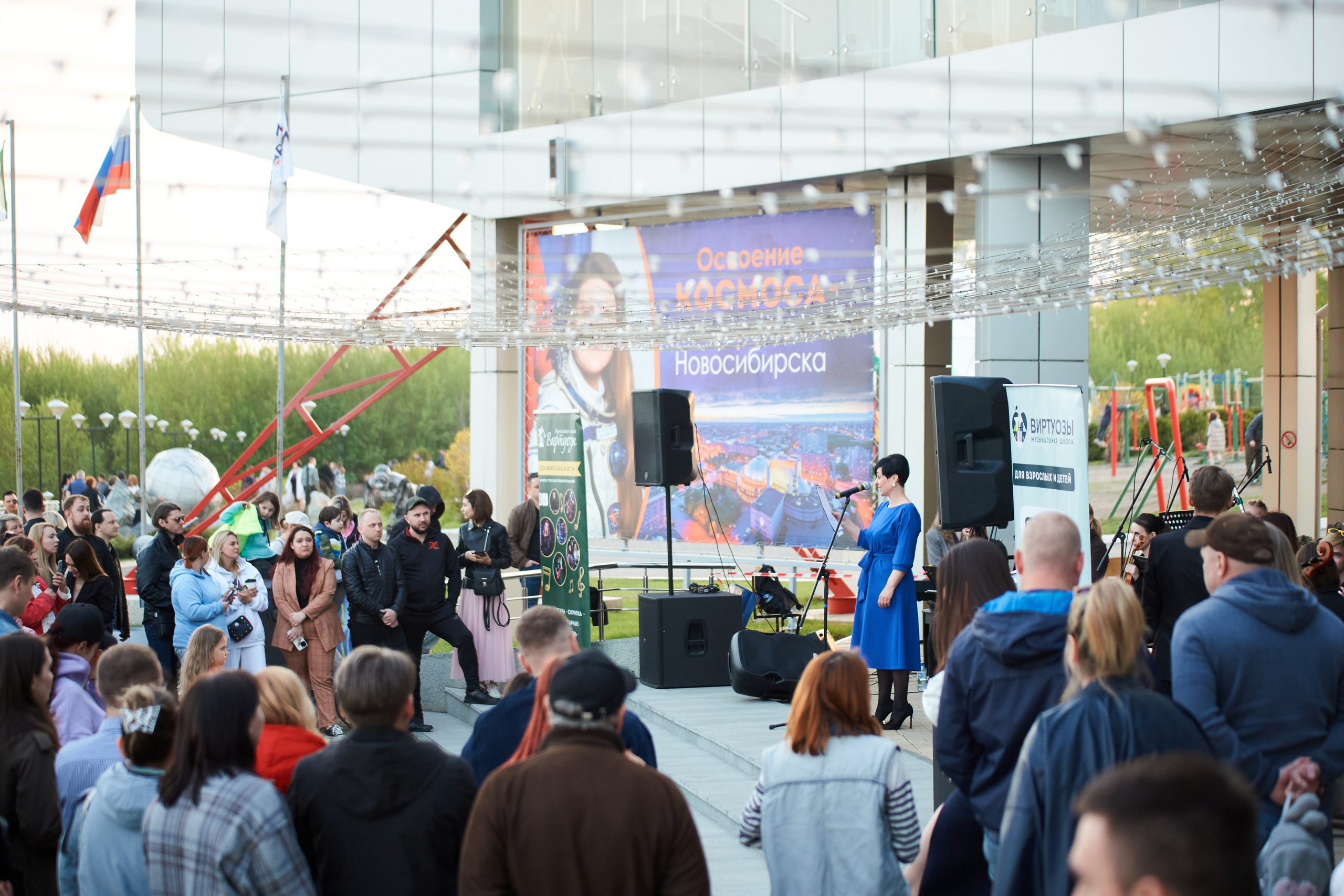 Репортаж: Музыкальная школа Виртуозы в Ночь музеев у планетария. Репортажный и женский фотограф в Новосибирске