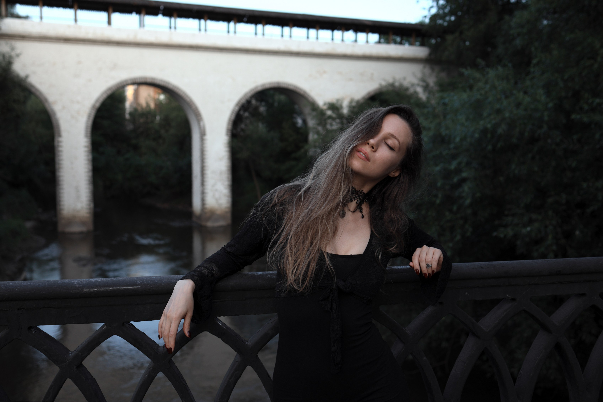 Becareful she has fangs/Aqueduct. Арт-фотограф. Coffelisk