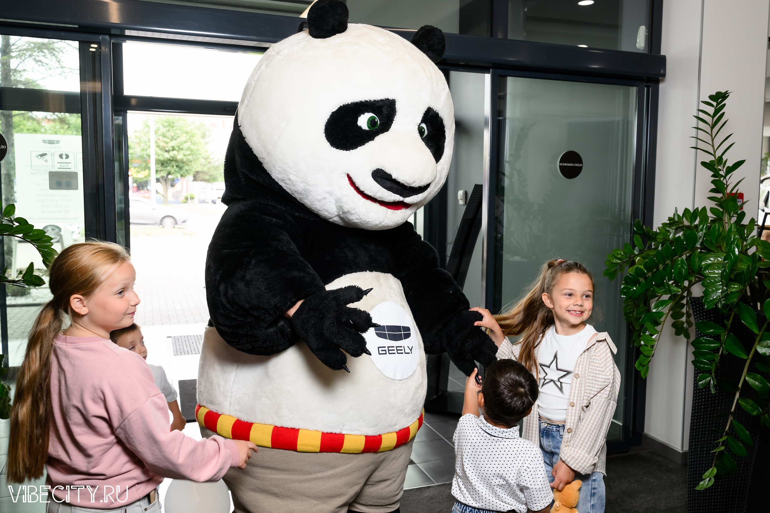 Презентация Geely Manjaro. VIBECITY.RU Вайб Сити Ру Фоторепортажи Фотоотчеты Калининград