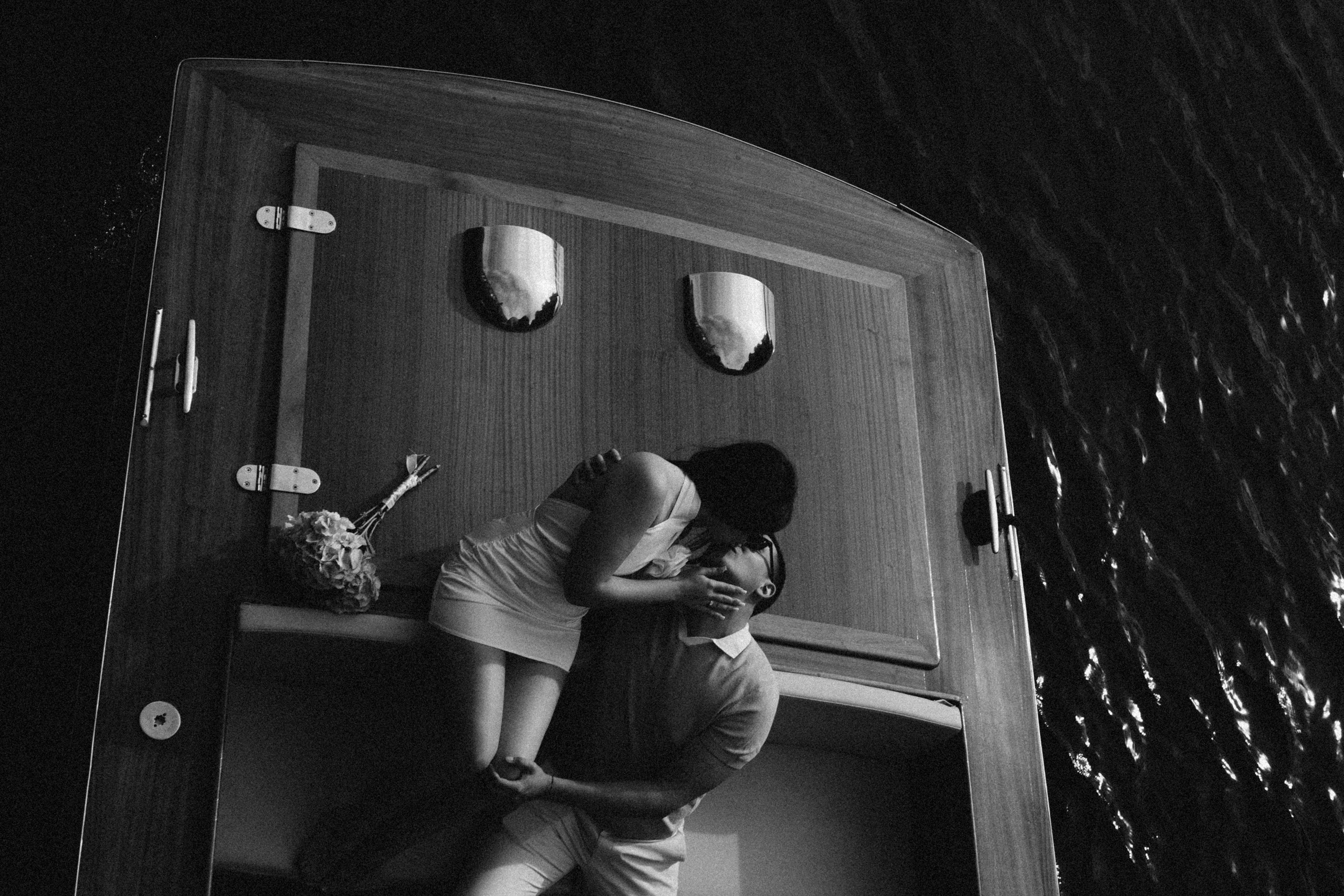 СВАДЕНБНАЯ СЬЕМКА НА КАТЕРЕ ПО КАНАЛАМ САНКТ-ПЕТЕРБУРГА И В АКВАТОРИИ НЕВЫ. Профессиональный фотограф, Санкт-Петербург — Виктория Богомолова