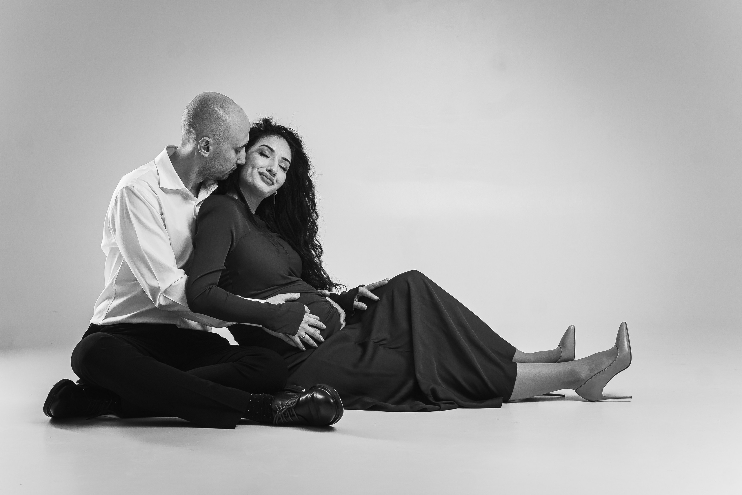 Беременность в ЧБ. Ваш свадебный и семейный фотограф