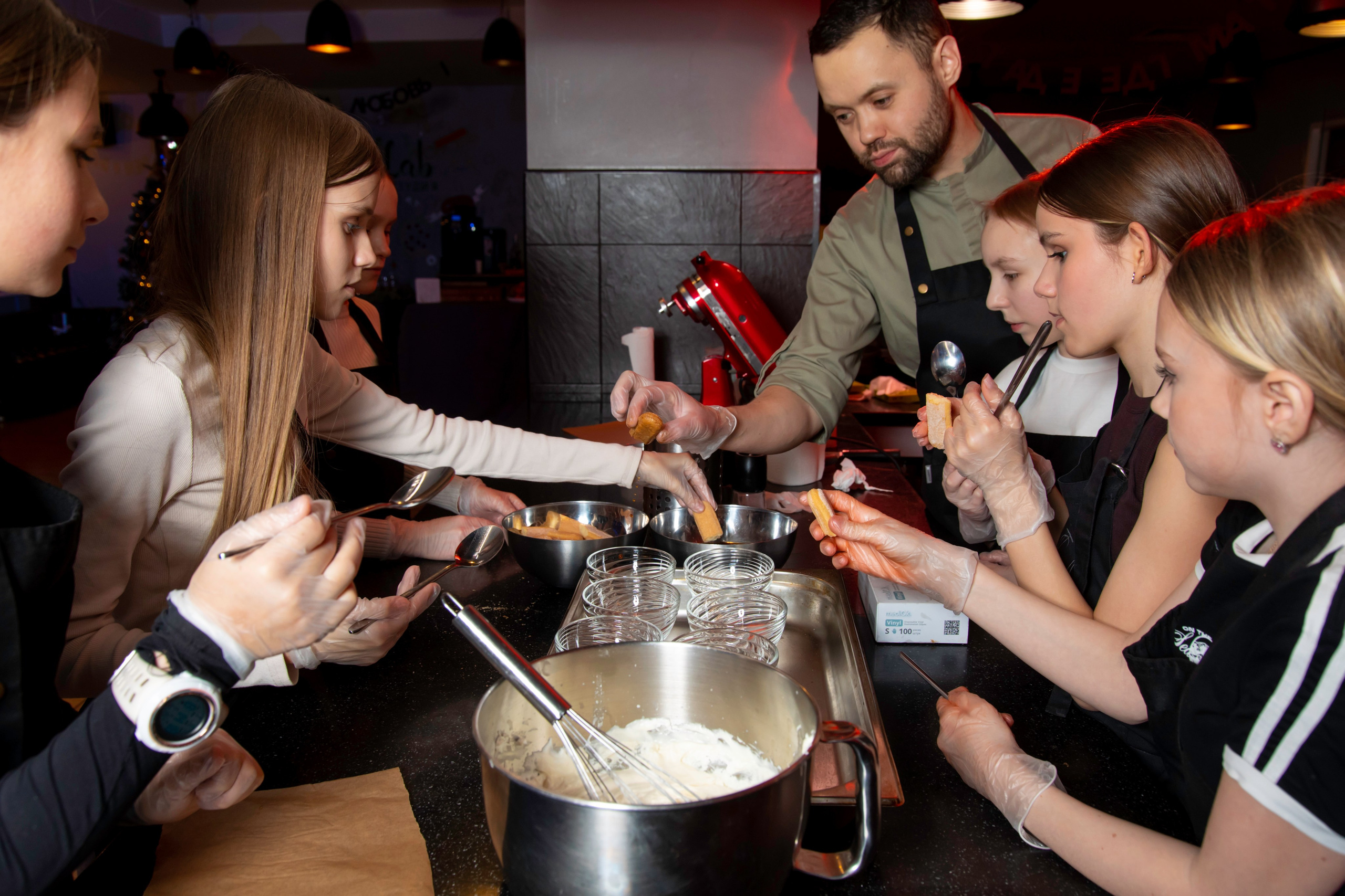 День Рождения 12 лет в кулинарной студии. Фотограф на праздник, корпоратив, День Рождения и Юбилей в г. Санкт-Петербурге Алексей Анкушев