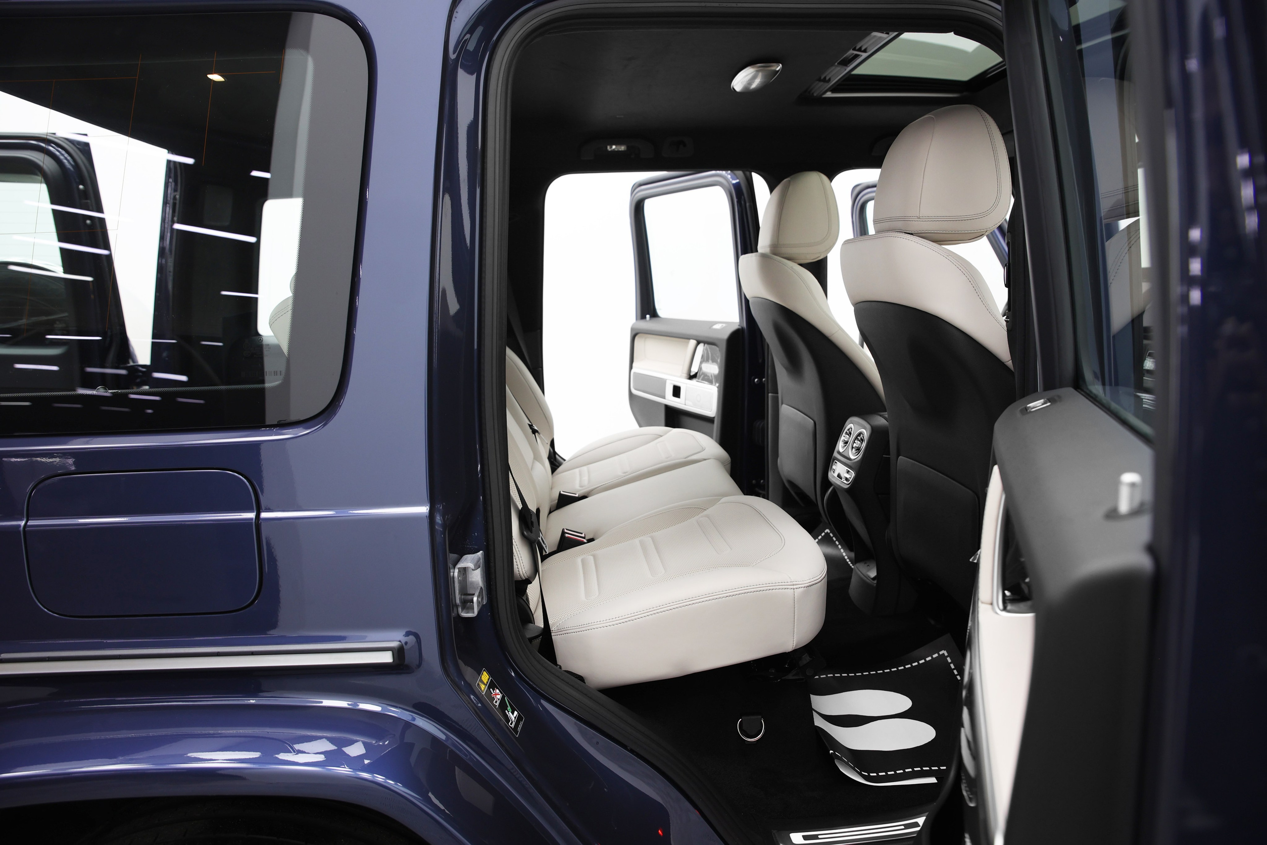 2019 MERCEDES BENZ G450d AMG. Mixturecaptures