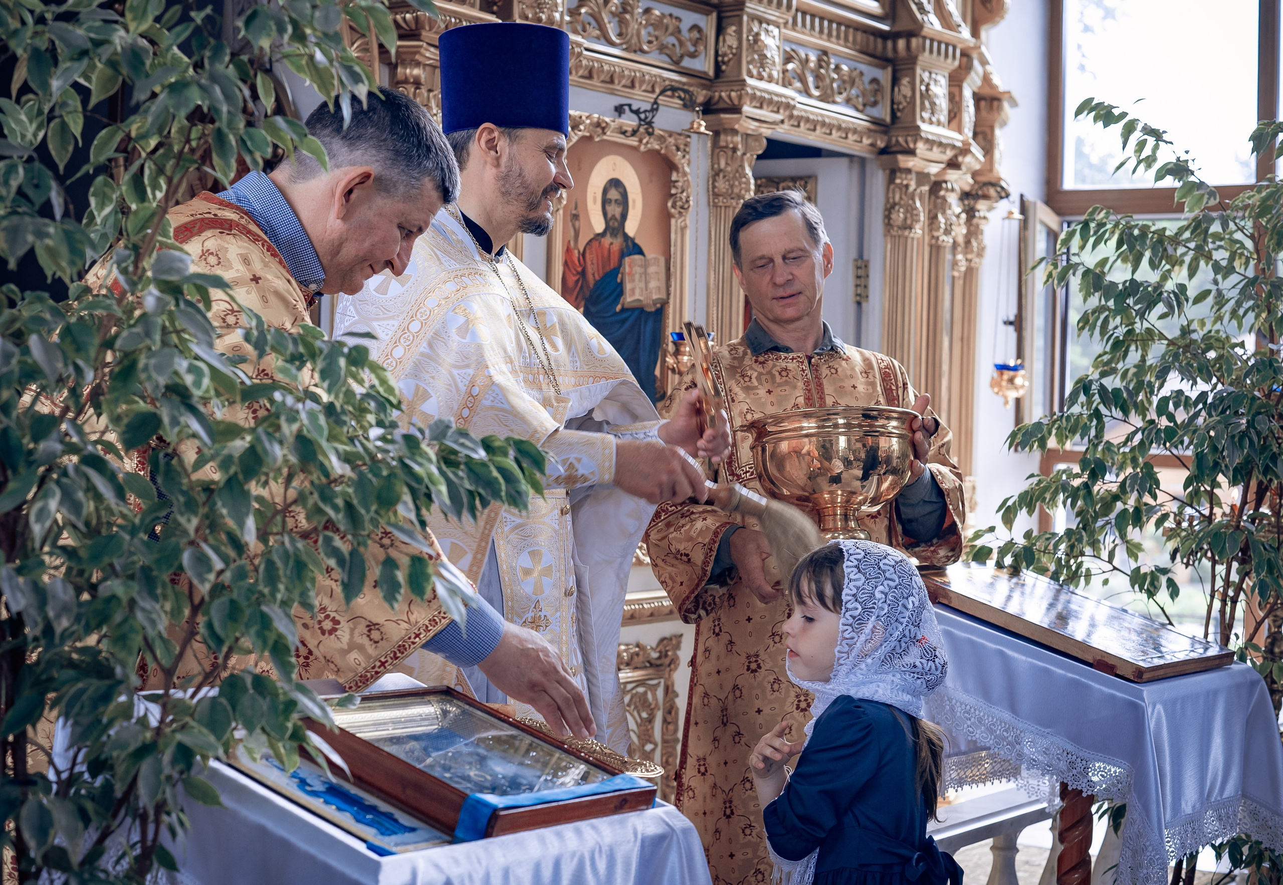 Воскресная служба в Рождественско-Николаевском храме. Фотографы крещения/венчания  Красноярск Татьяна и Вячеслав Переваловы