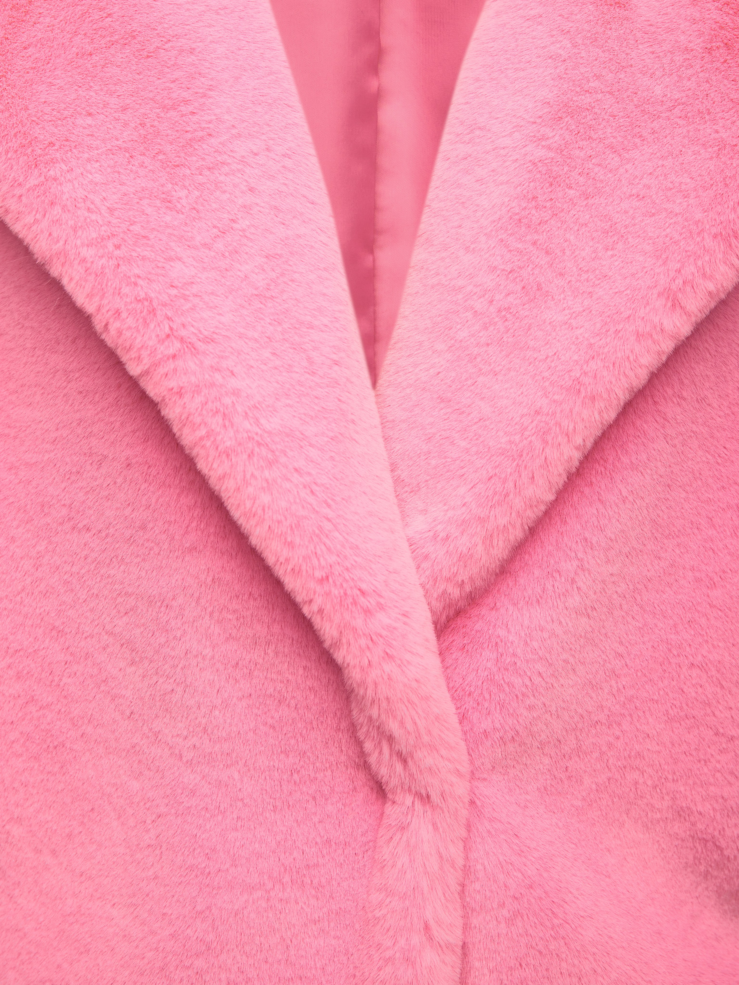 Шуба CHARMSTORE дизайнерское, женская одежда, Charisma, Дизайнерские вещи, премиум съемка дорогих вещей на манекене в Москве, предметная съемка, обтравки, островка, в обтровку, дорогая фотосъемка на манекене, типовая фотосъемка одежды, дорогие вещи на съемку, щепетильное отношение на фотосъемке к вещам, конструкторы одежды, премиум качество, неделя моды в Москве. https://charmstore.club