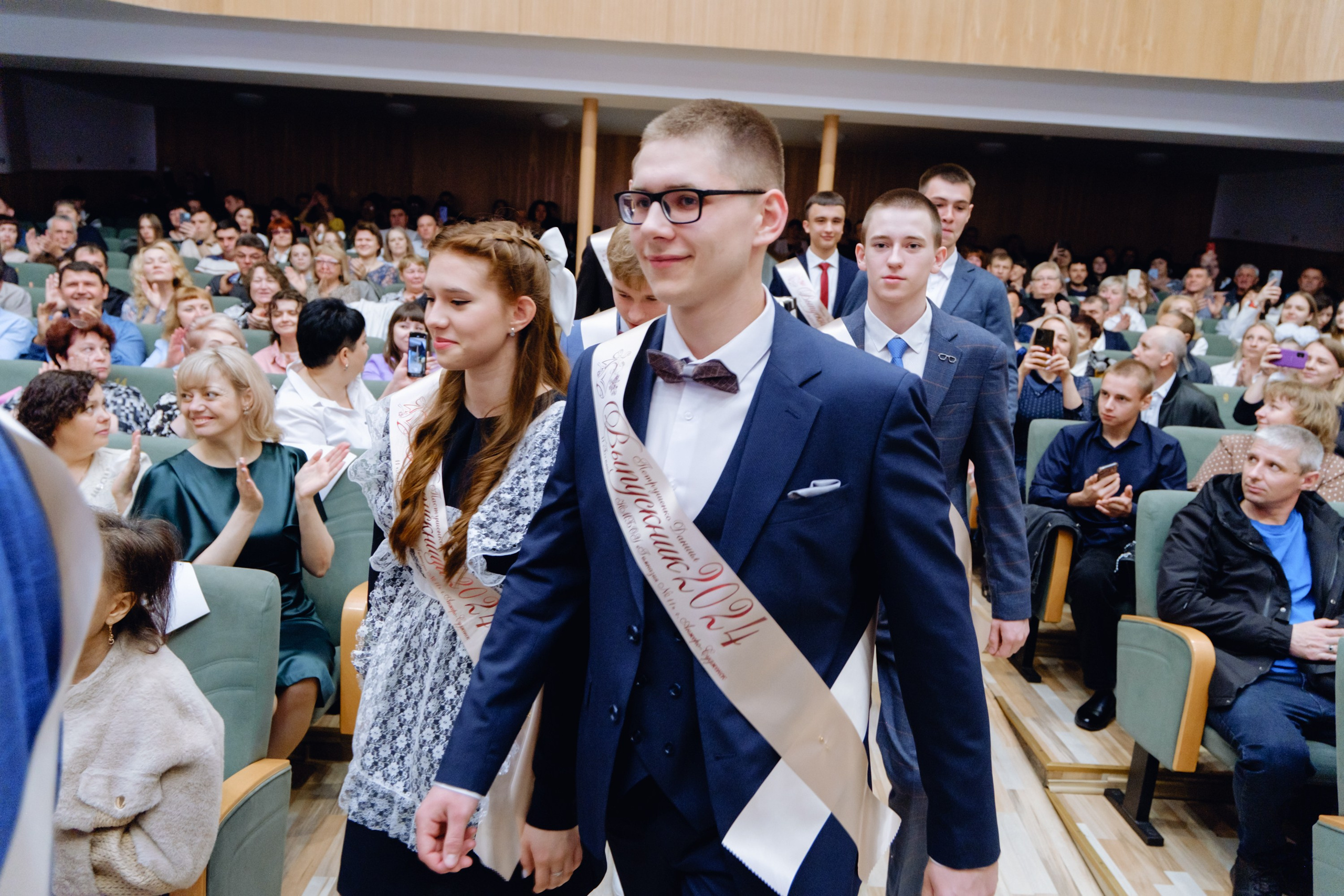 Последний звонок 11 класс. Фотограф Софья Володкина
