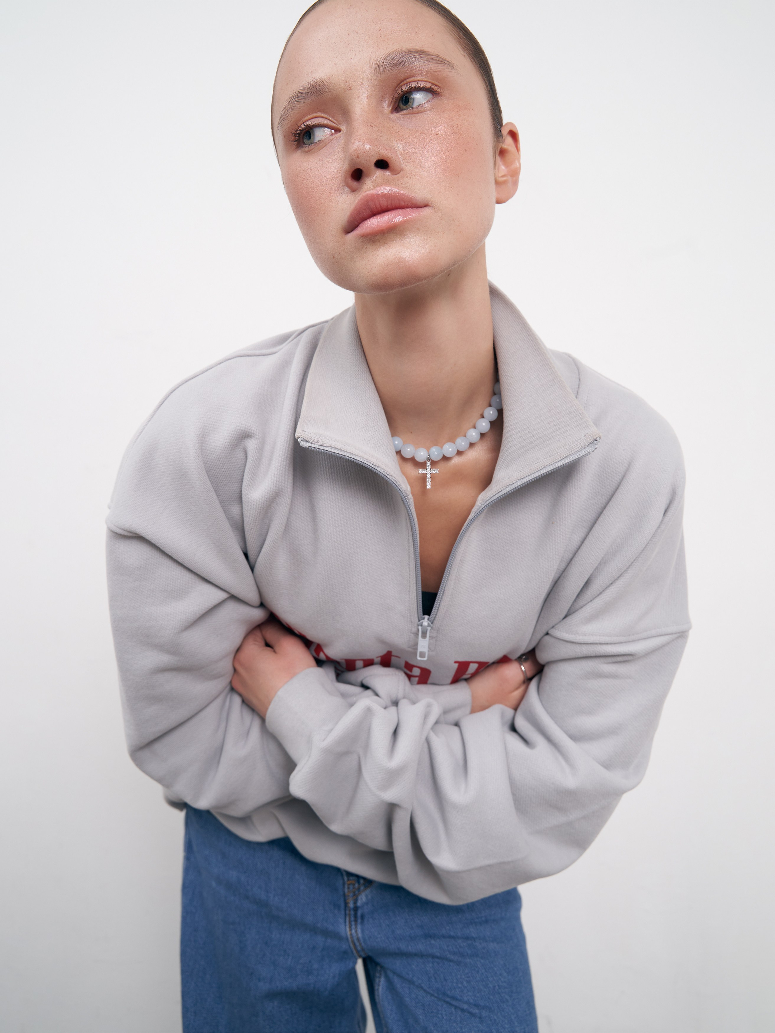 Стильная фотосъемка украшений на модели