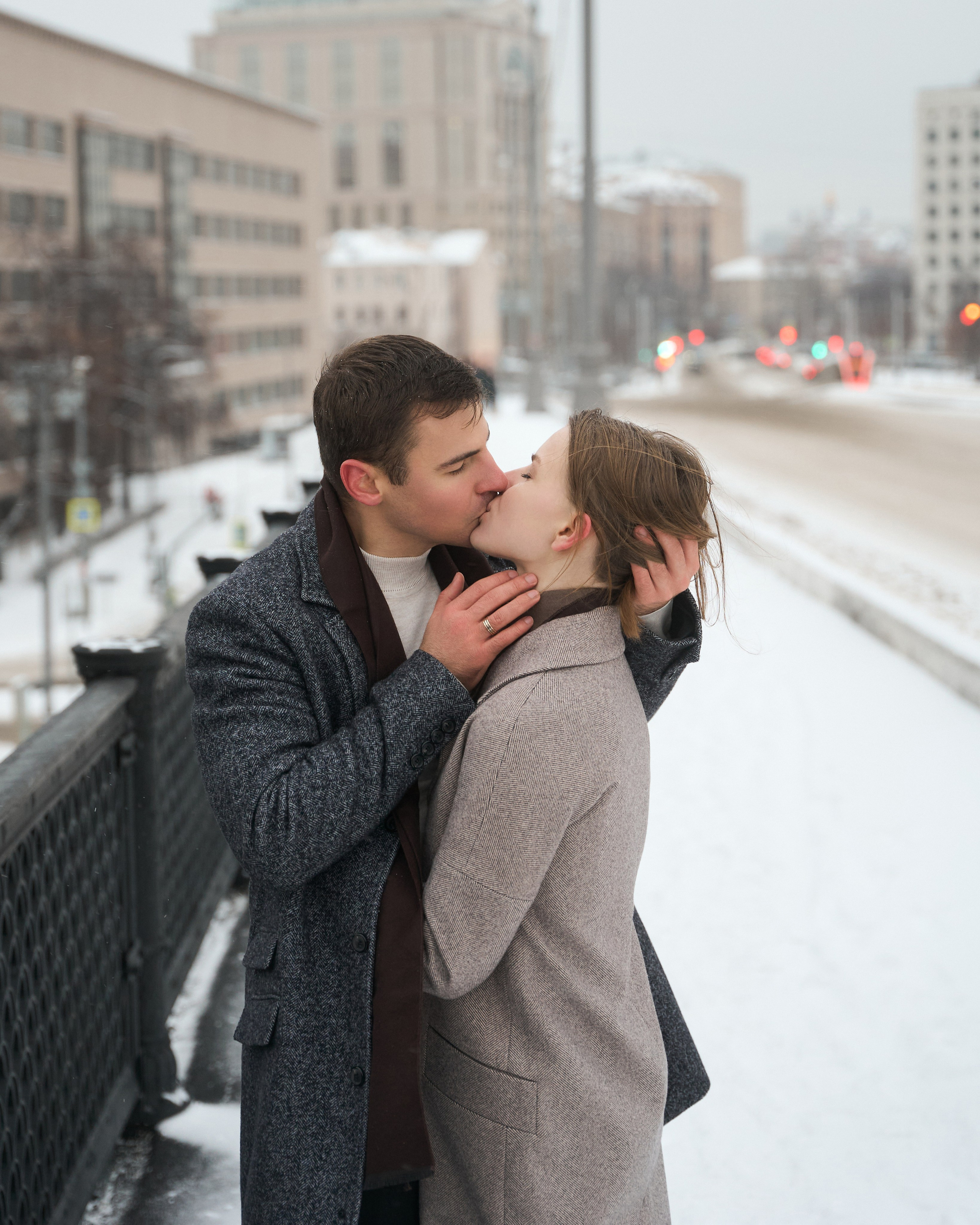 Любовь начинается с поцелуя. Minflo Photographer