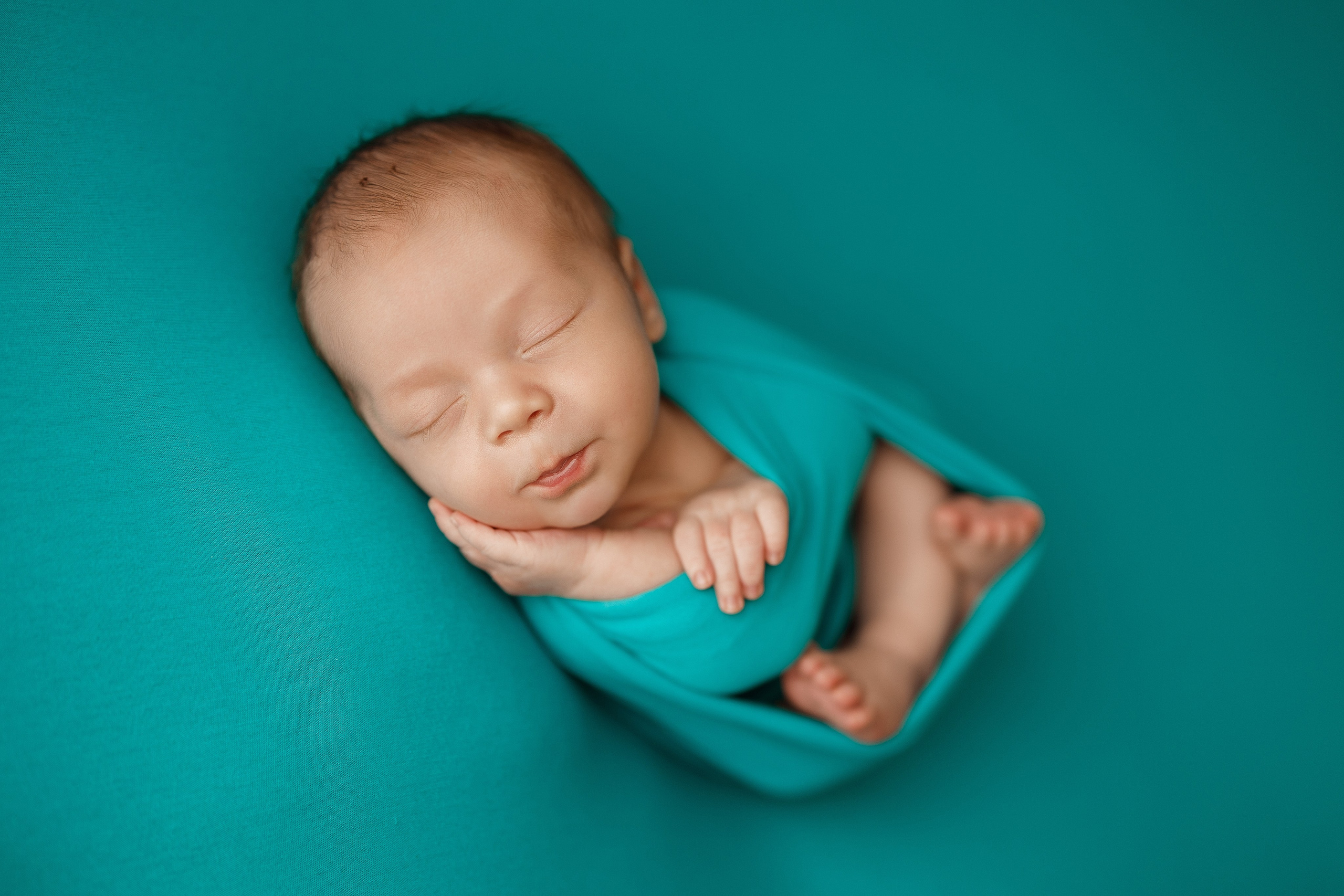 Ньюборн фотосессии в Старом Осколе. Фотостудия для новорожденных в Старом Осколе Гильфановых Юрия и Ольги