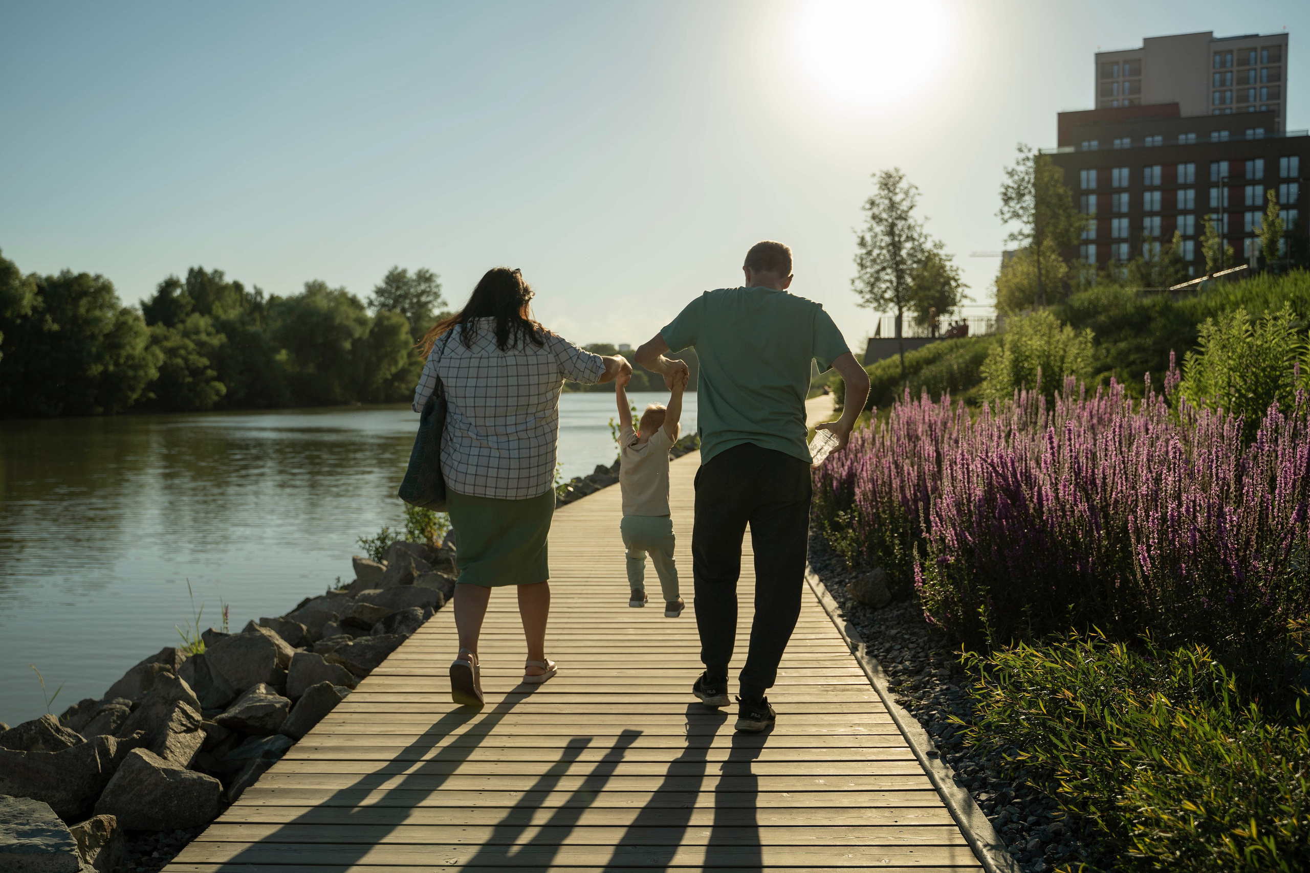 Семейная прогулка. Главная