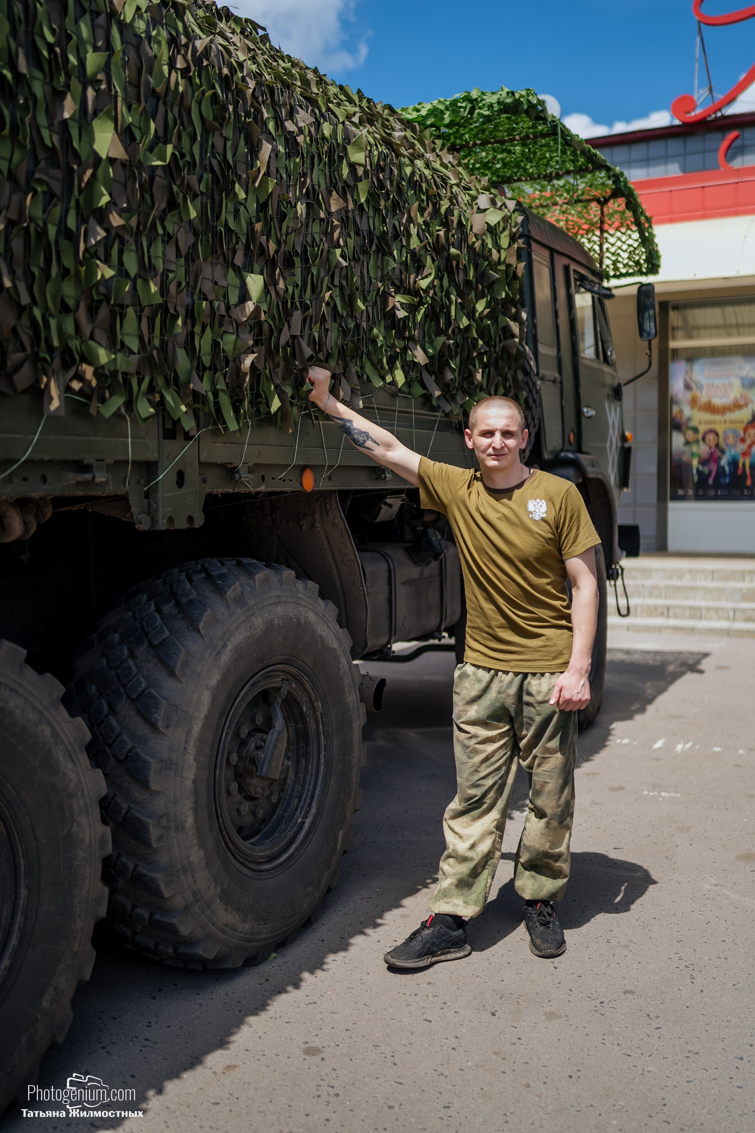 8 июня «Патриоты из Курска» сбор гуманитарной помощи у кинотеатра «Родина». Фотограф Нижний Новгород Татьяна Кейод