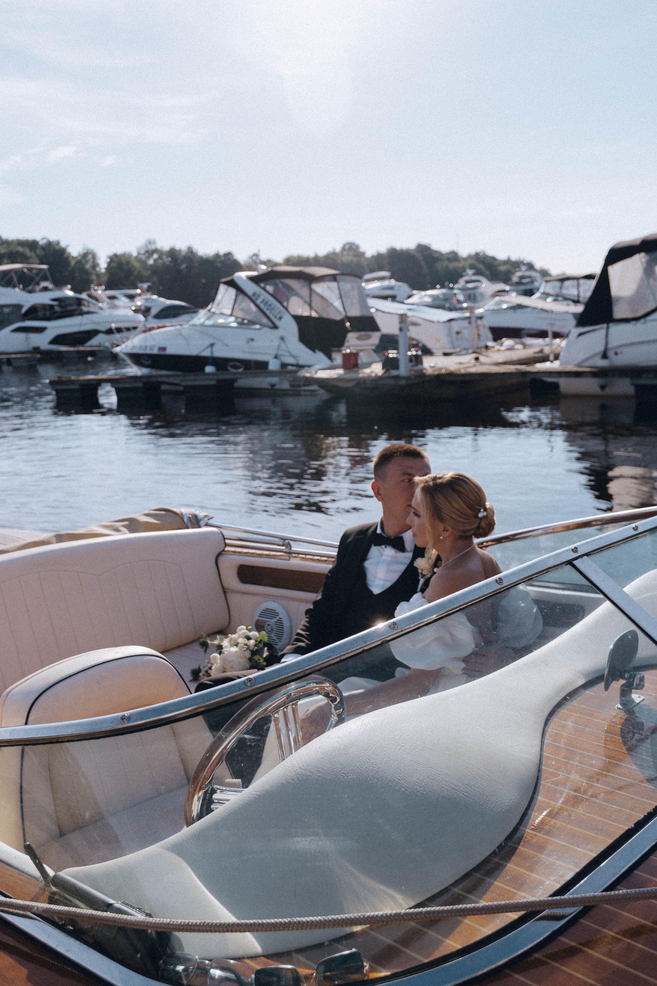 СВАДЕНБНАЯ СЬЕМКА НА КАТЕРЕ ПО КАНАЛАМ САНКТ-ПЕТЕРБУРГА И В АКВАТОРИИ НЕВЫ. Профессиональный фотограф, Санкт-Петербург — Виктория Богомолова