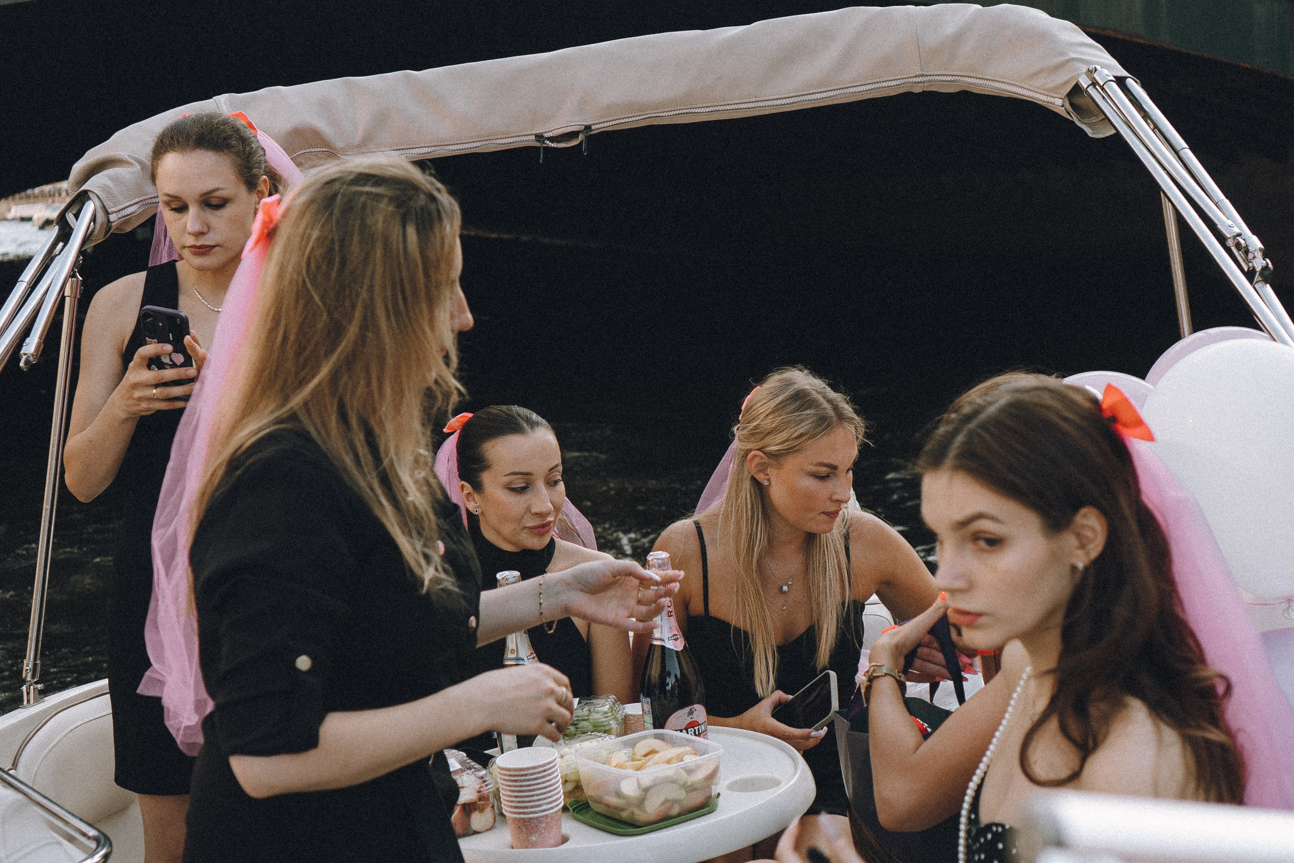 ДЕВИЧНИК НА КАТЕРЕ. Профессиональный фотограф, Санкт-Петербург — Виктория Богомолова