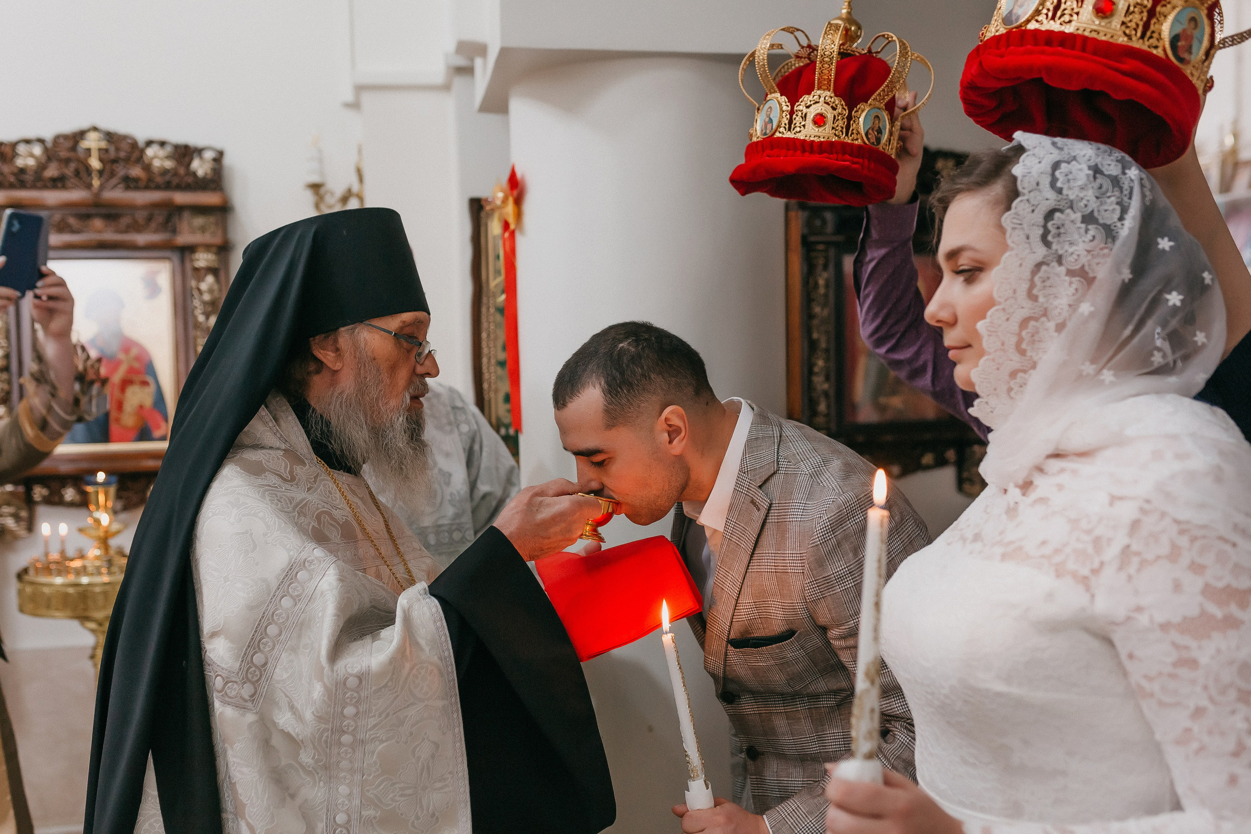 Венчание Анастасии и Вячеслава. Храм Лазаря Четверодневного. Семейный фотограф в Сургуте