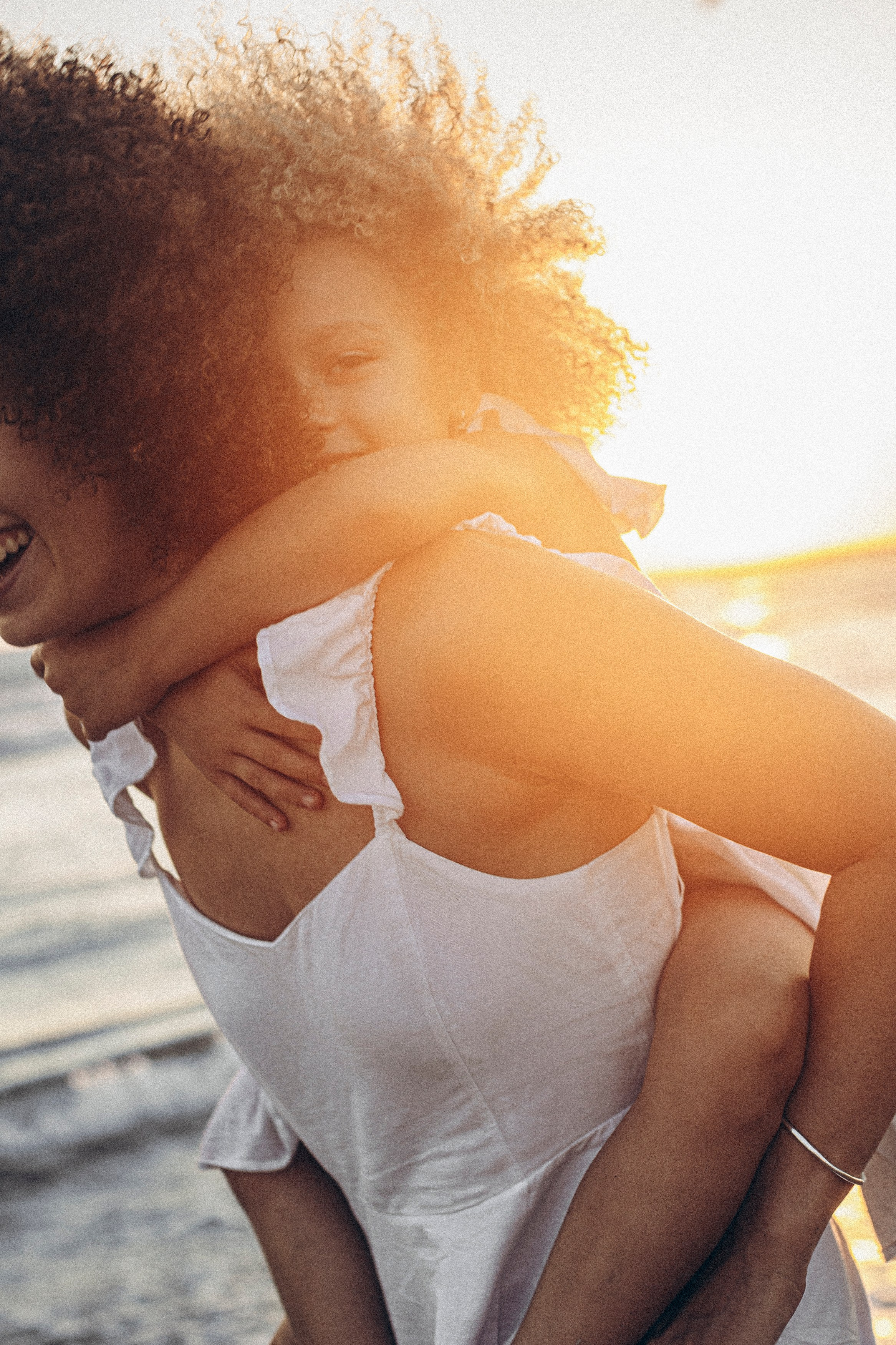 Sandy toes and family smiles. Katerina Nord | Wedding and Couple Photographer in Germany and Europe