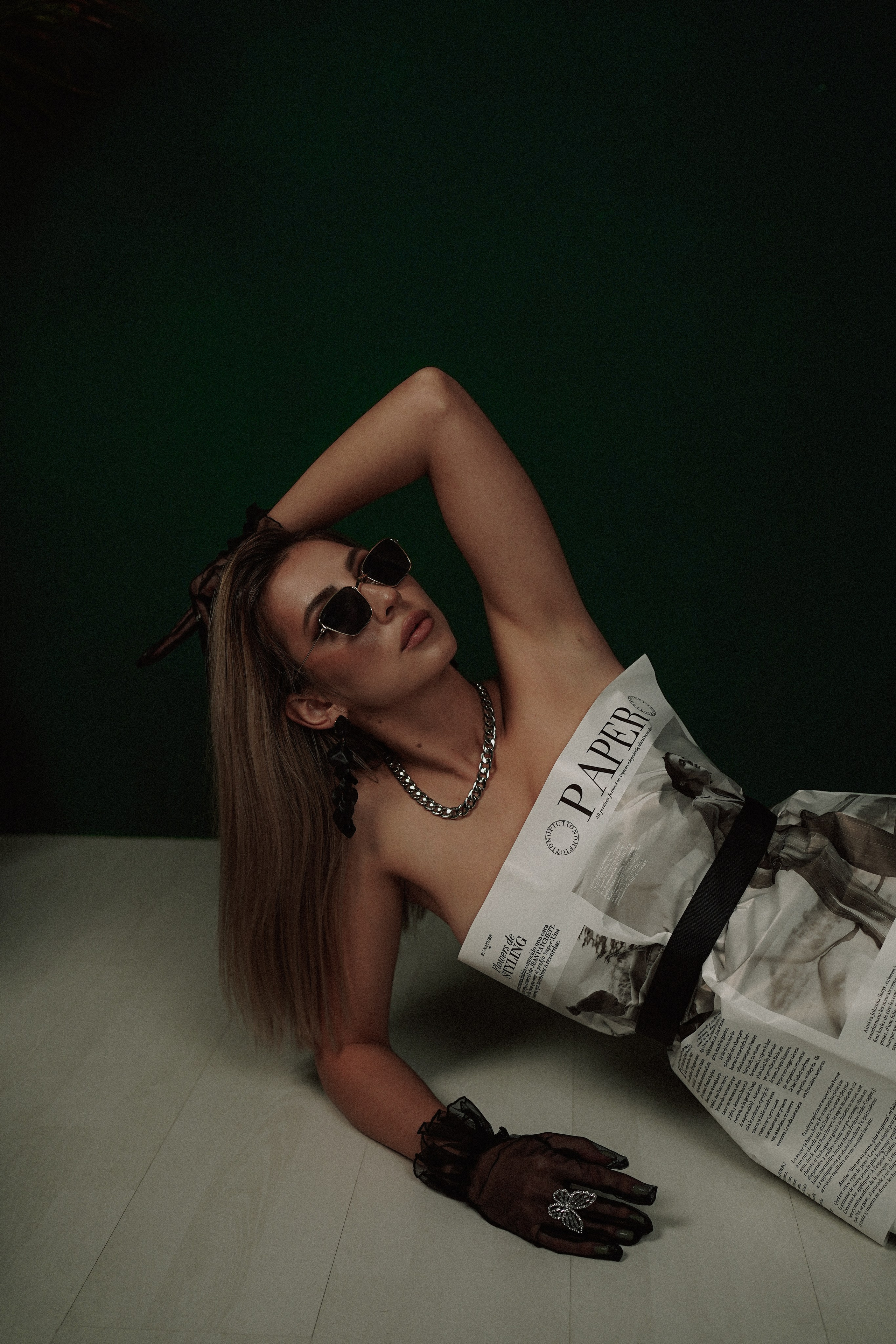 Фотостудия Рафинад. Женский фотограф Новочеркасск, Ростов-на-Дону, Шахты. Девушка в газете. Свадебный фотограф в Ростове-на-Дону. Таинство Крещения и Венчания, семейные фотосессии. Алёна Чёботова