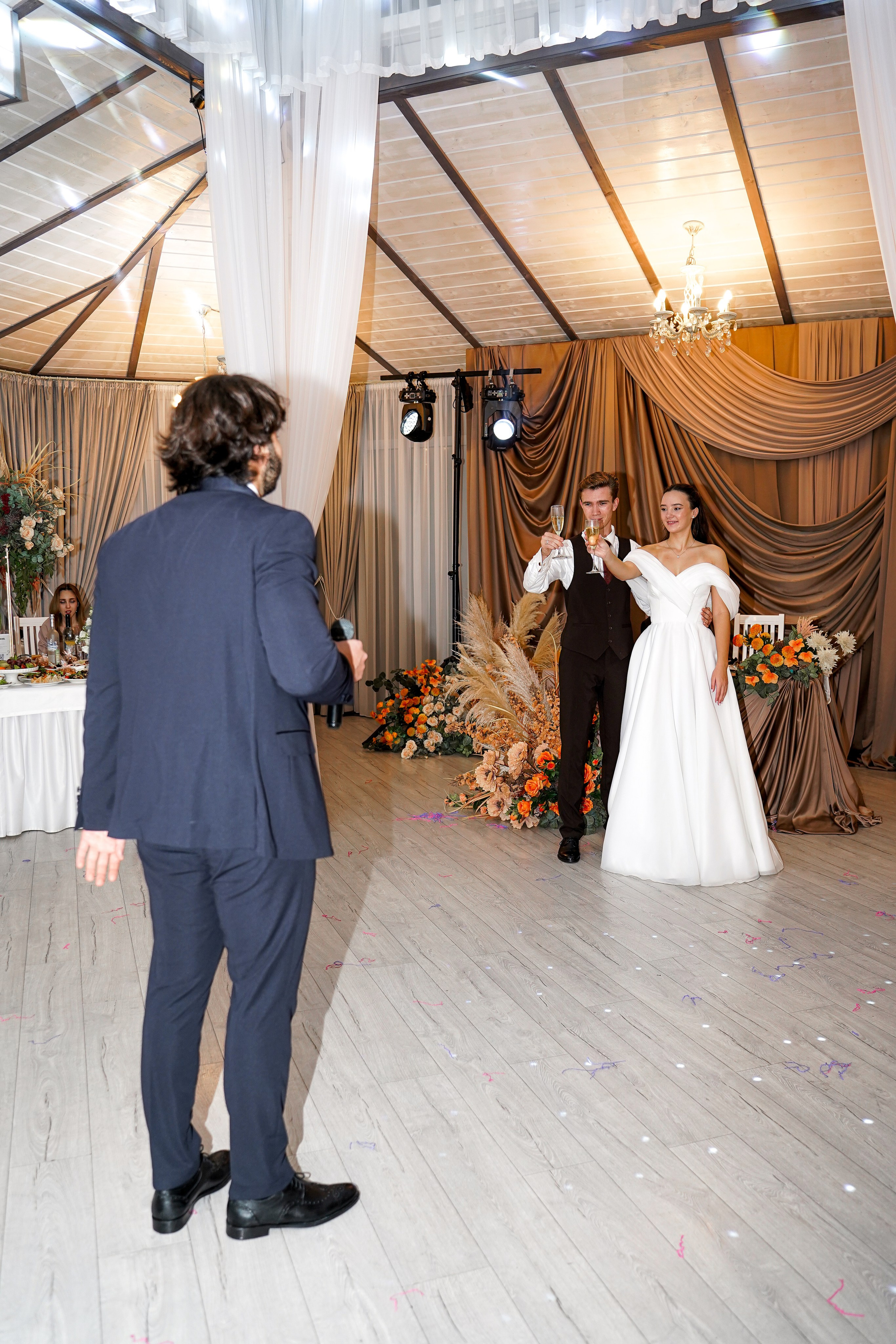 Свадебный банкет в беседке. Свадебный фотограф в Ростове-на-Дону. Таинство Крещения и Венчания, семейные фотосессии. Алёна Чёботова