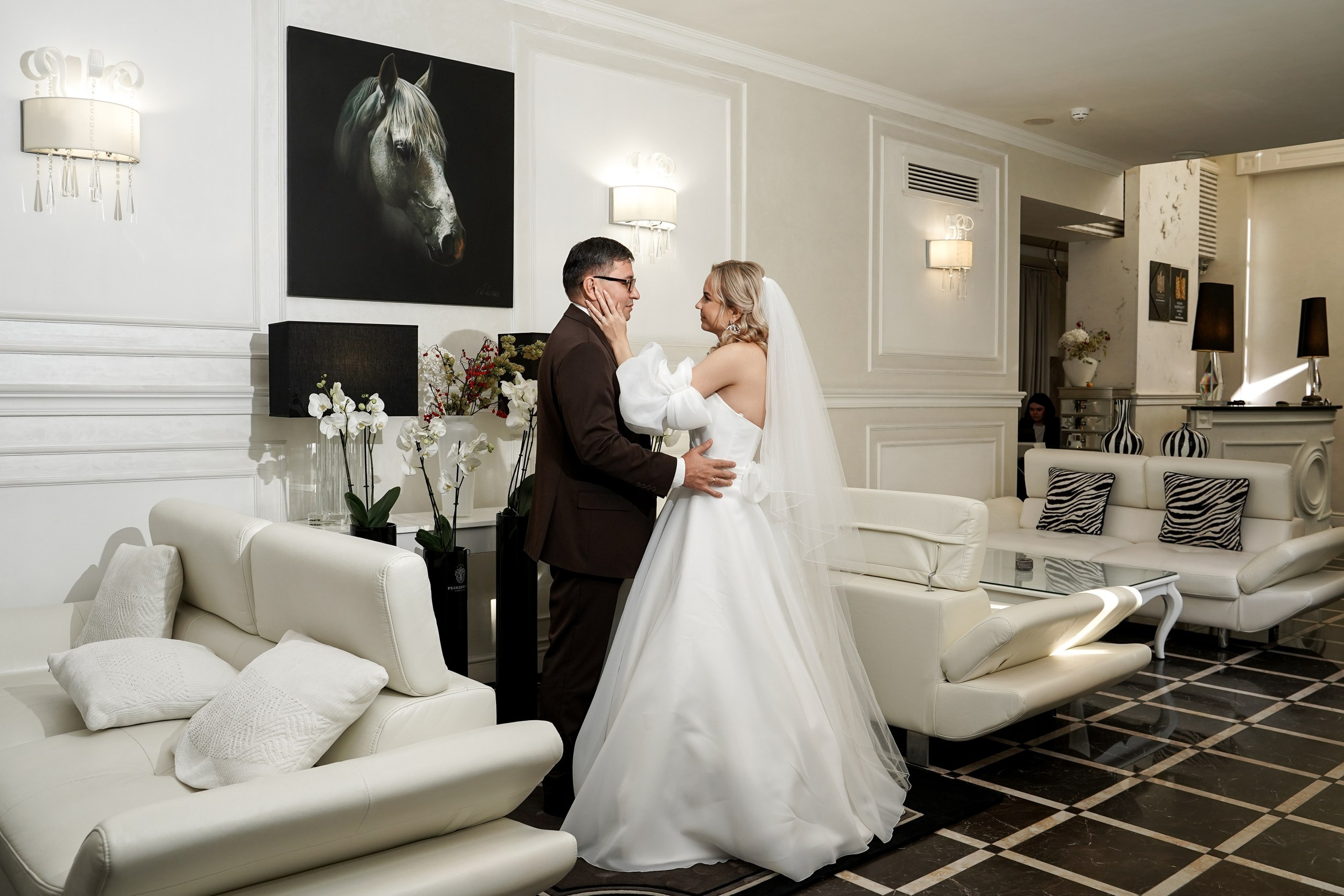 Свадебная фотосессия «4 часа». Отель Резиденция в Ростове-на-Дону. Кадры молодоженов на природе. Фотосессия банкета 1 час. Свадебный фотограф в Ростове-на-Дону. Таинство Крещения и Венчания, семейные фотосессии. Алёна Чёботова