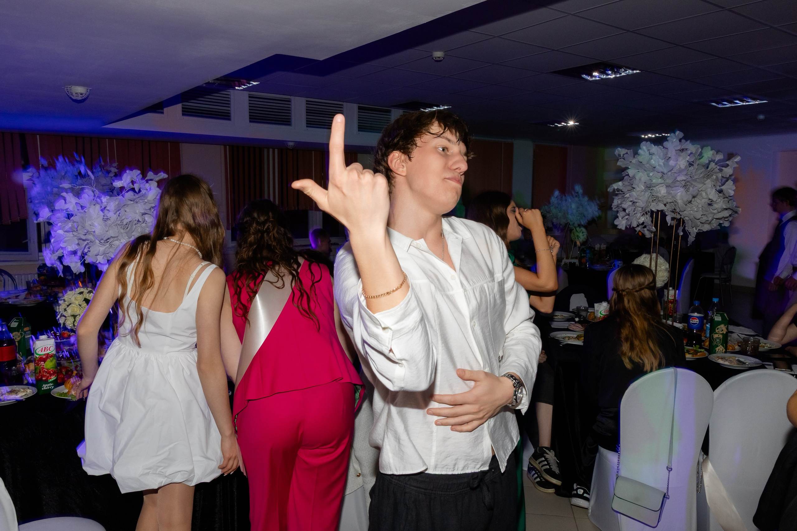 Школьный выпускной 2025 год в Минске, Беларуси. Свадебный фотограф в Минске/Беларуси Сергей Спиридонов