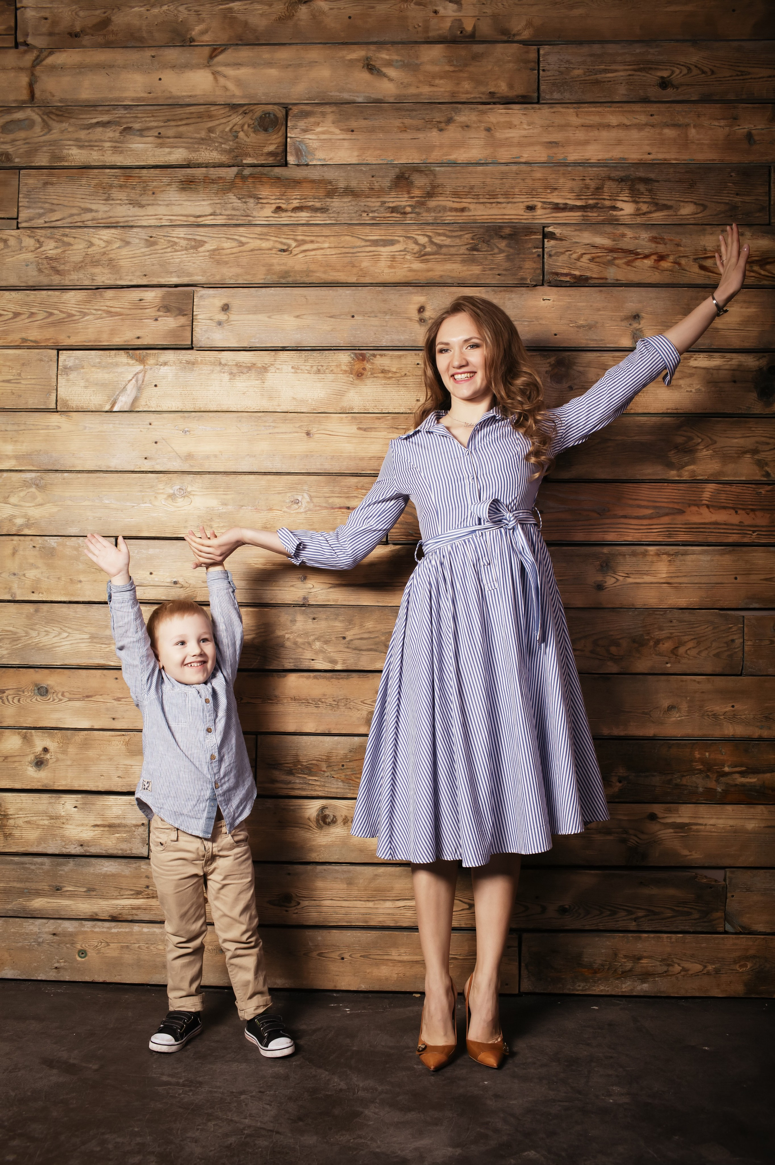 Съемка для двух сестер в студии. Фотографы в Москве Светлана Устинова и Сергей Грачев