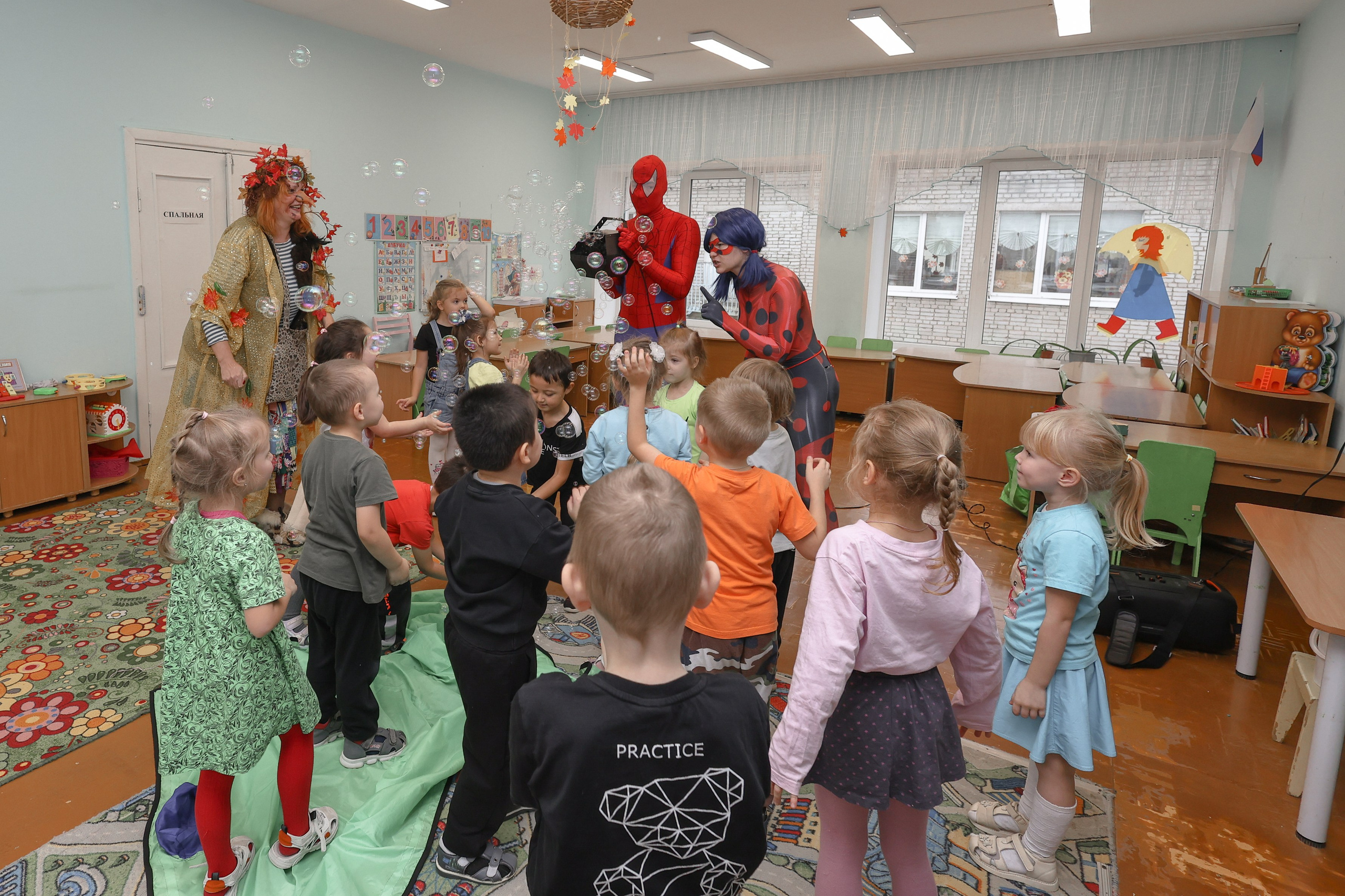 Детский день рождения с Человеком-пауком и Леди Баг