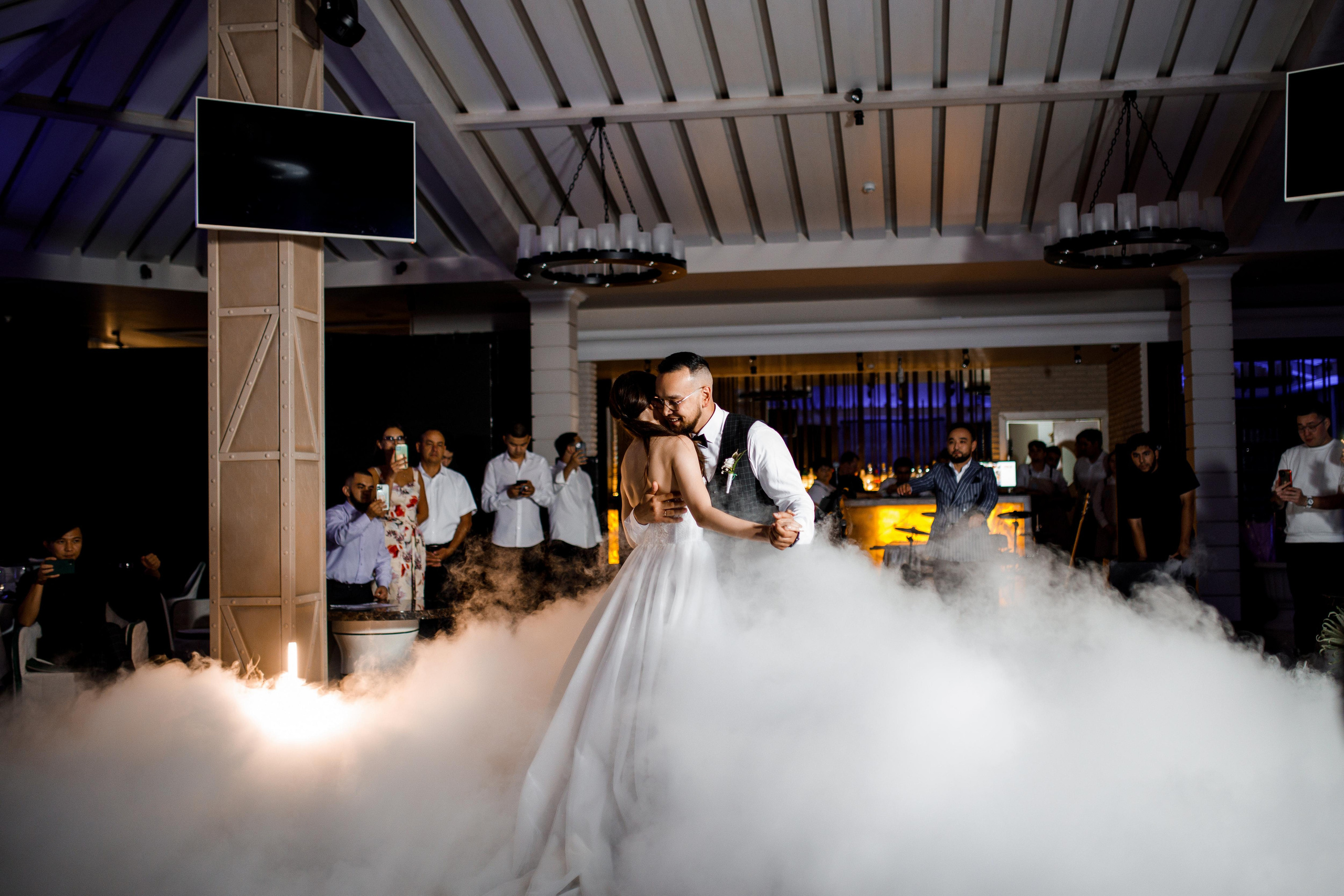 Свадебный и Студийный фотограф из Казахстана Артем Орлянский