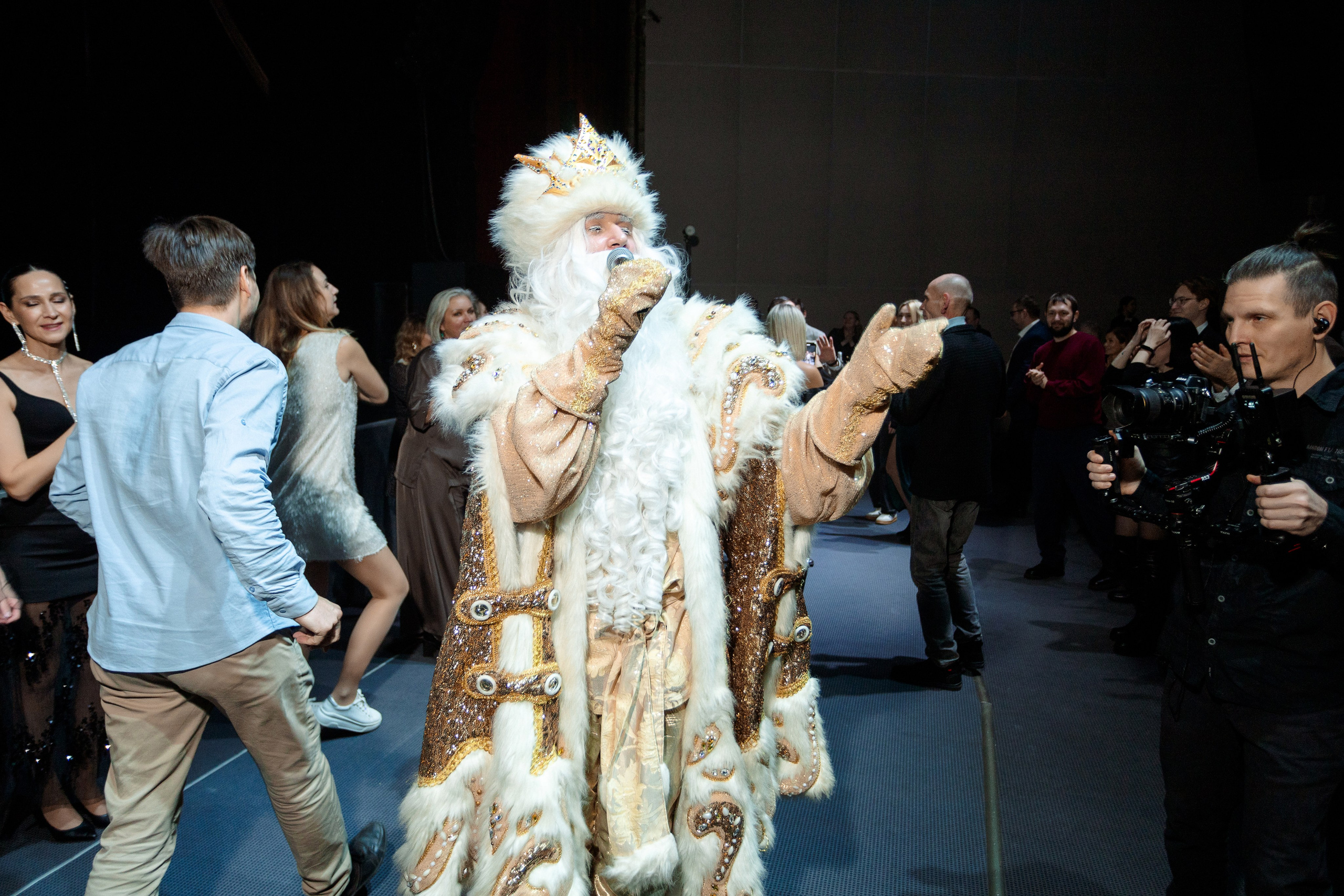 РЕПОРТАЖ: НОВЫЙ ГОД В ДК МЕТАЛЛУРГ. Профессиональный фотограф в Ижевске Леша Петров