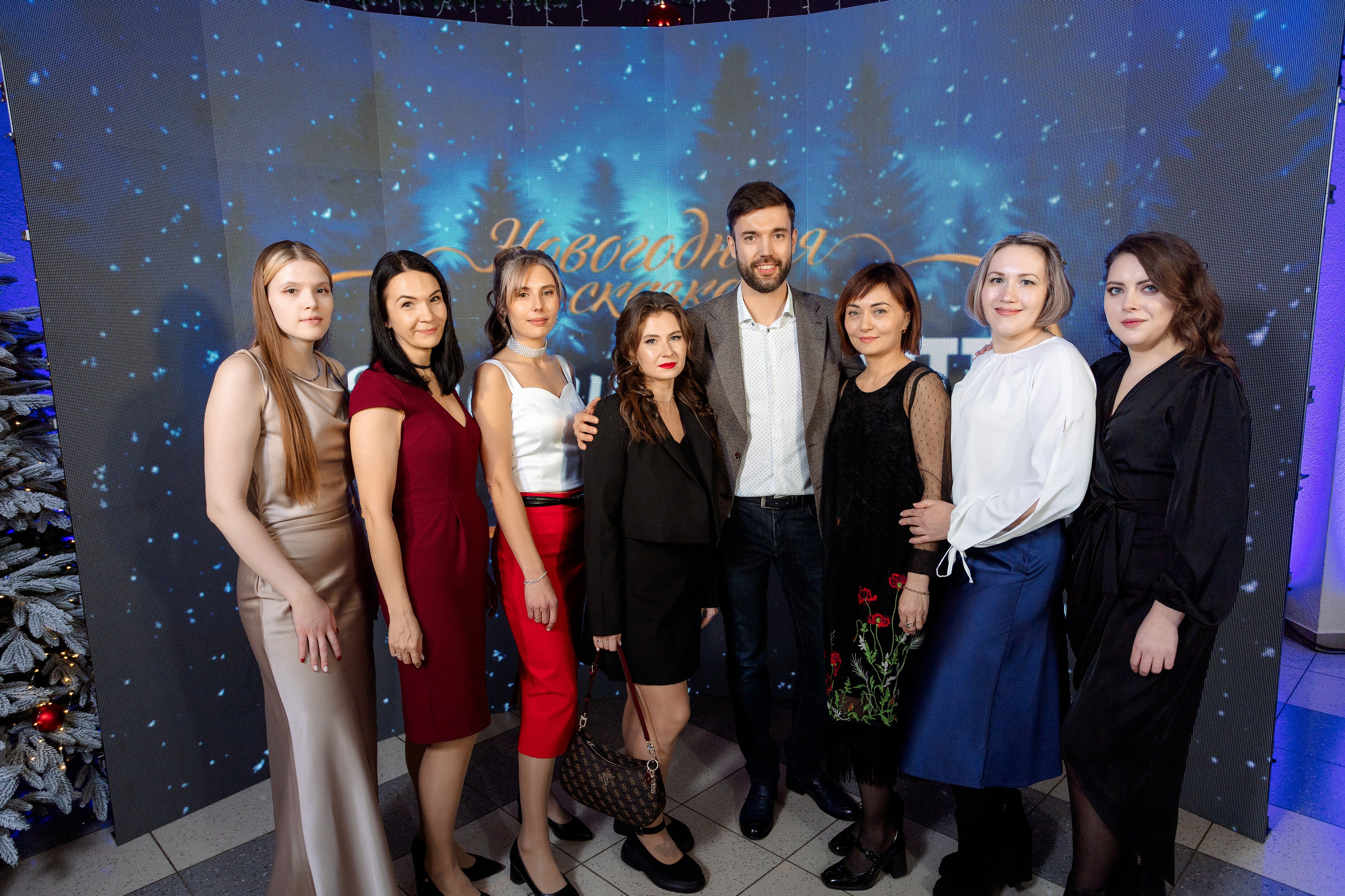 РЕПОРТАЖ: НОВЫЙ ГОД В ДК МЕТАЛЛУРГ. Профессиональный фотограф в Ижевске Леша Петров