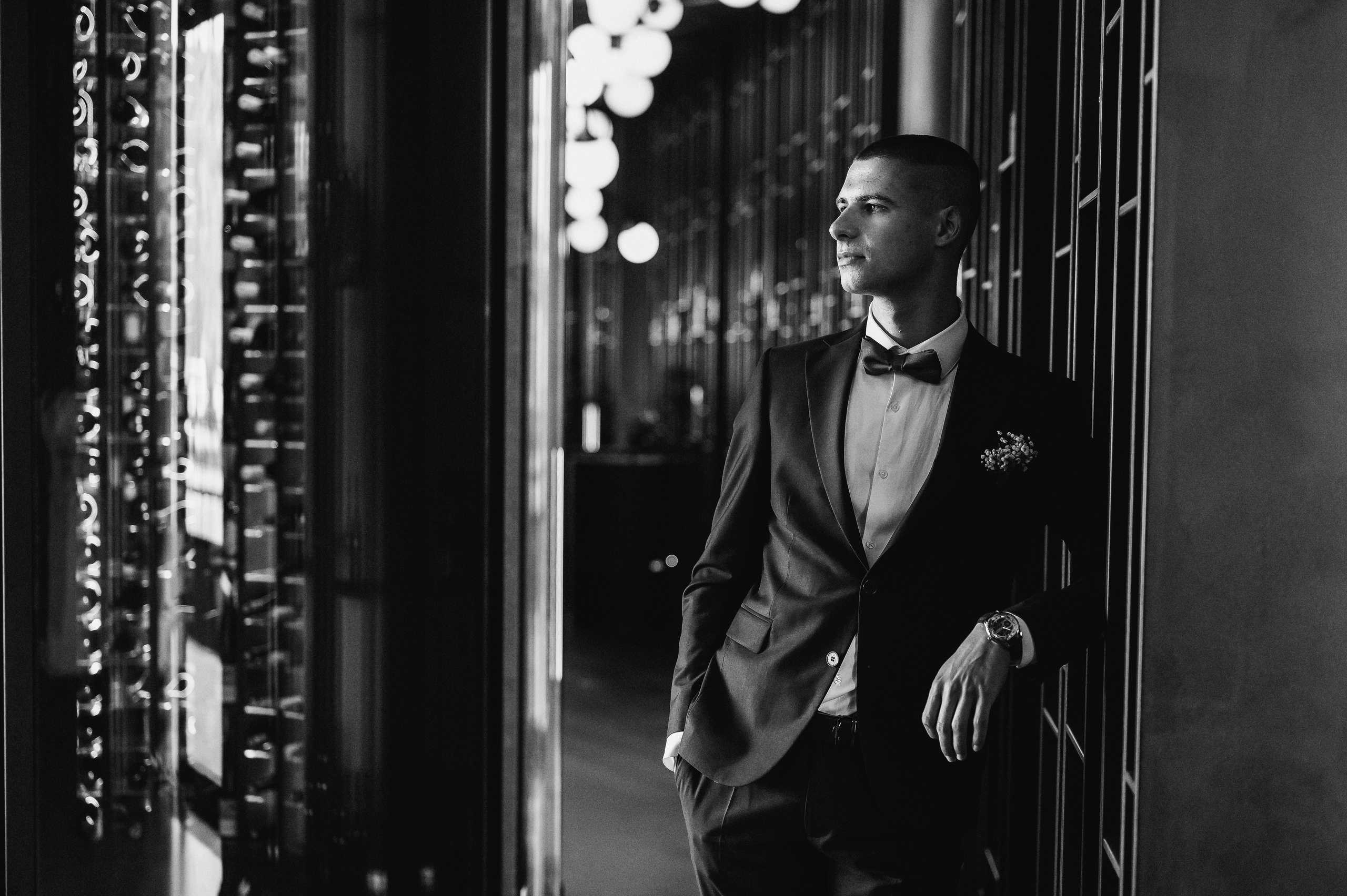 Свадебное утро и прогулка красивой яркой пары. Свадебный и семейный фотограф в Симферополе Дарья Маркова