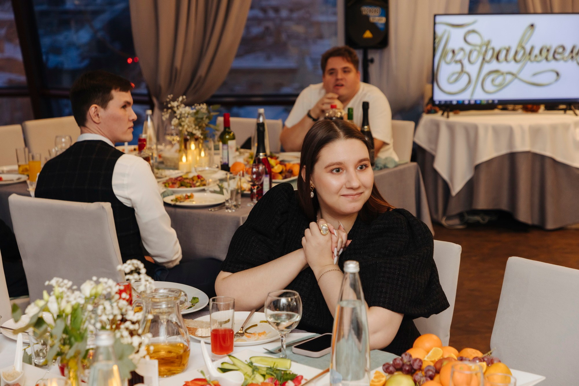 где купить свадебный букет, какой подарок подарить на свадьбу, свадебное платье где купить спб, свадебный салон, актуальные свадебные платья 2025, костюм для жениха, какой ресторан выбрать спб, отель для свадьбы