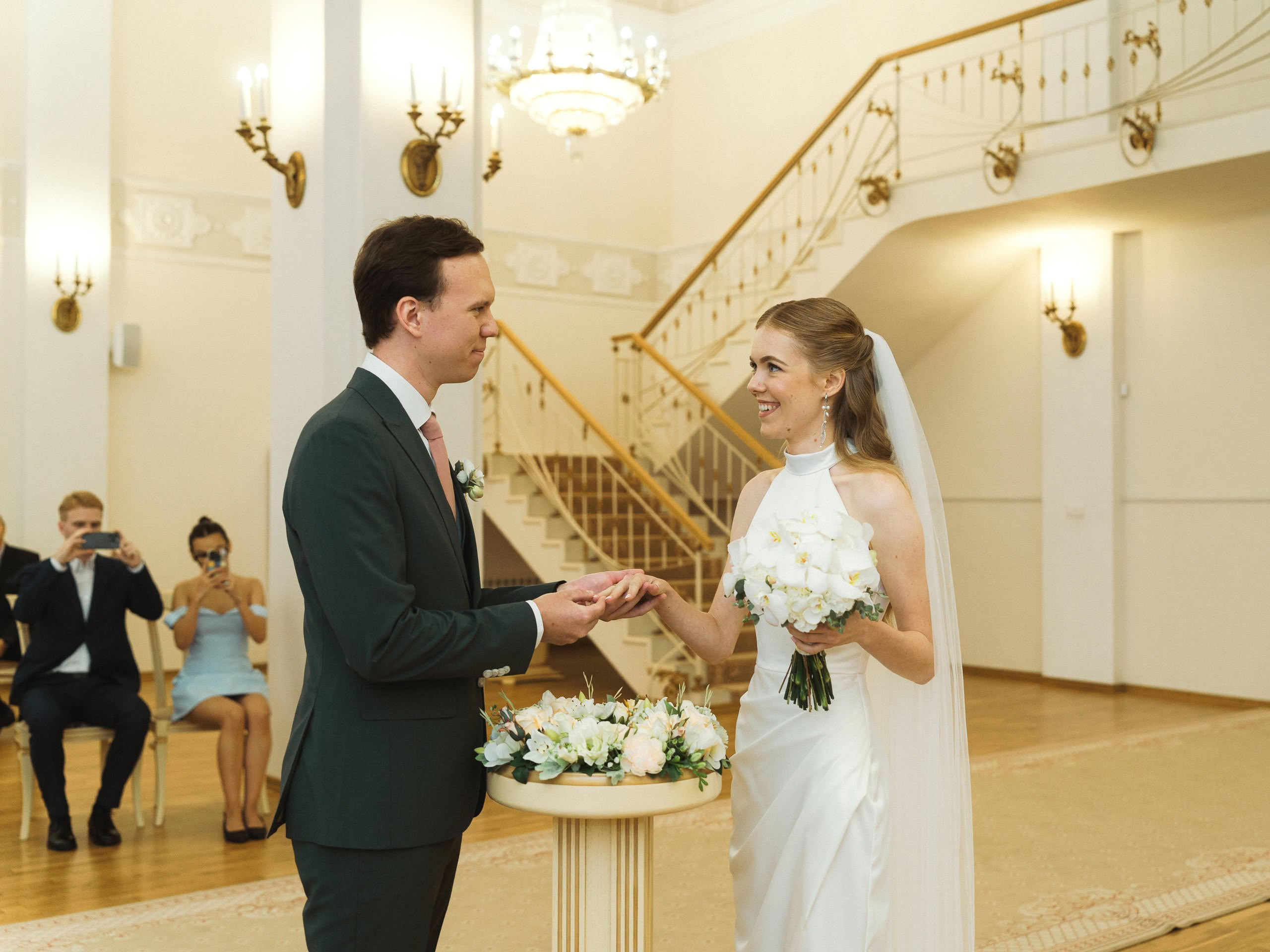 Арина и Илья — свадьба в Петербурге, цифра и плёнка. Свадебный фотограф Дмитрий Родионов — Санкт-Петербург и Ленинградская область