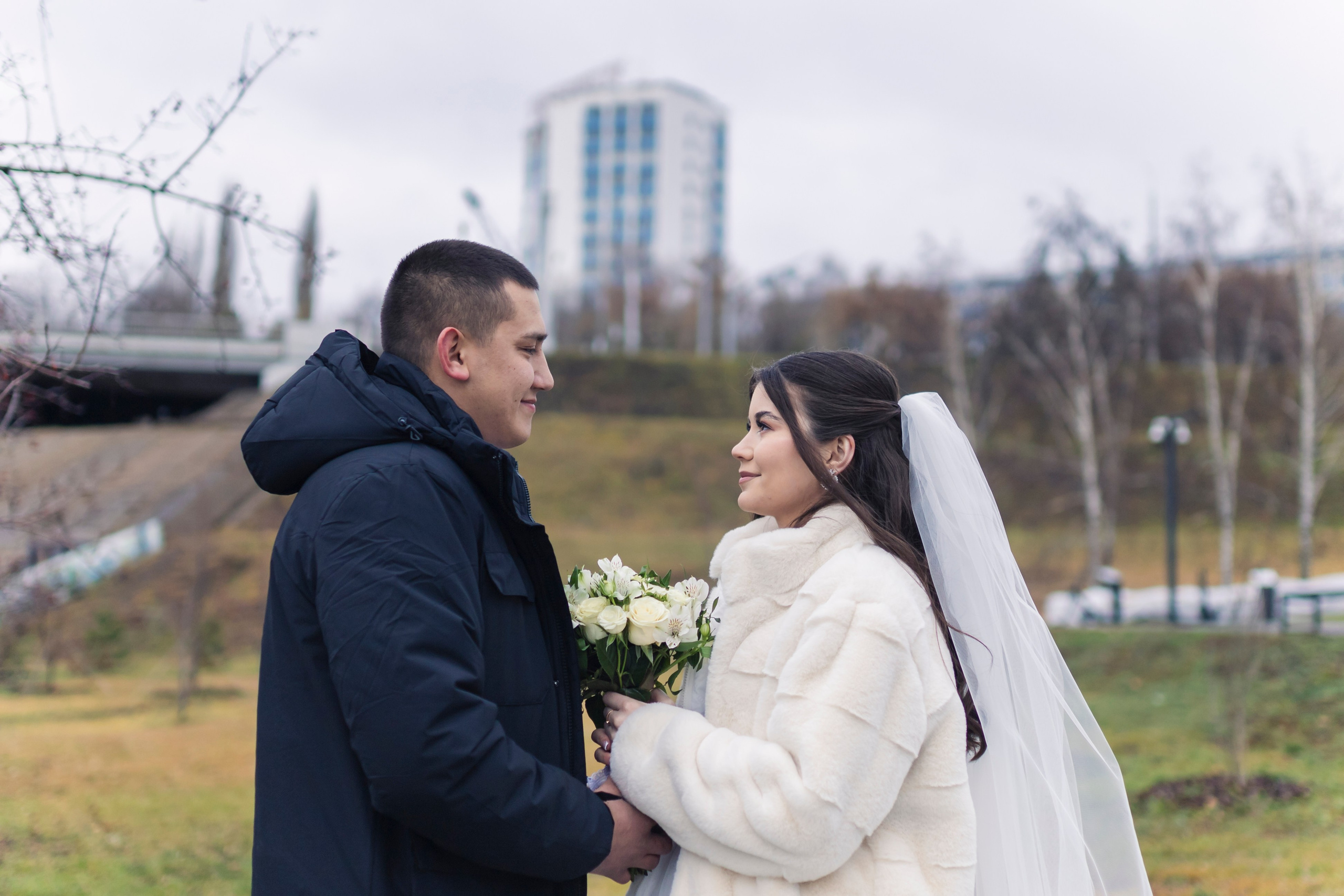 свадебное фото на набережной 