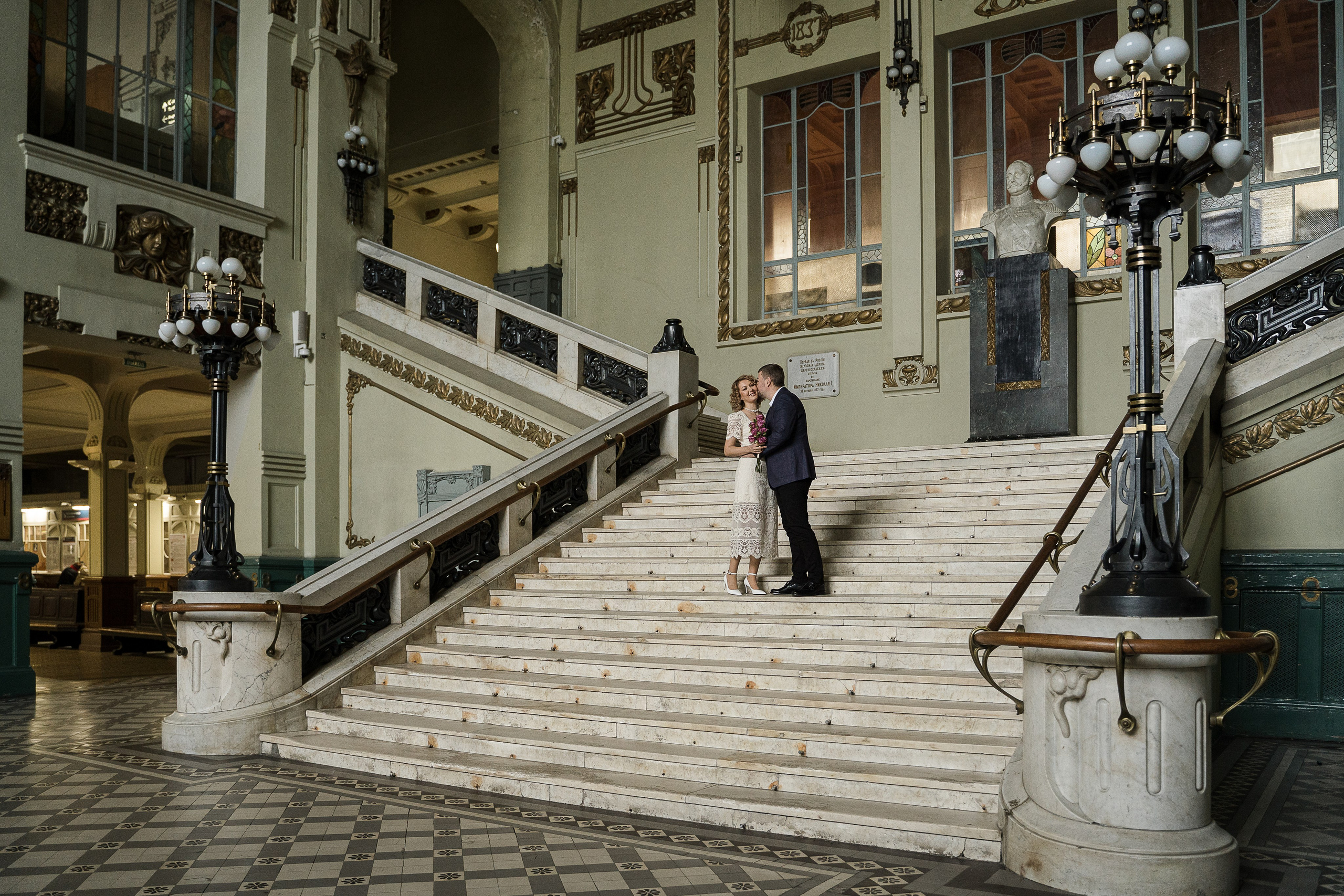 Свадебная фотосессия на Витебском вокзале. Свадебный и семейный фотограф в Пушкине и Санкт-Петербурге Мария Филиппова