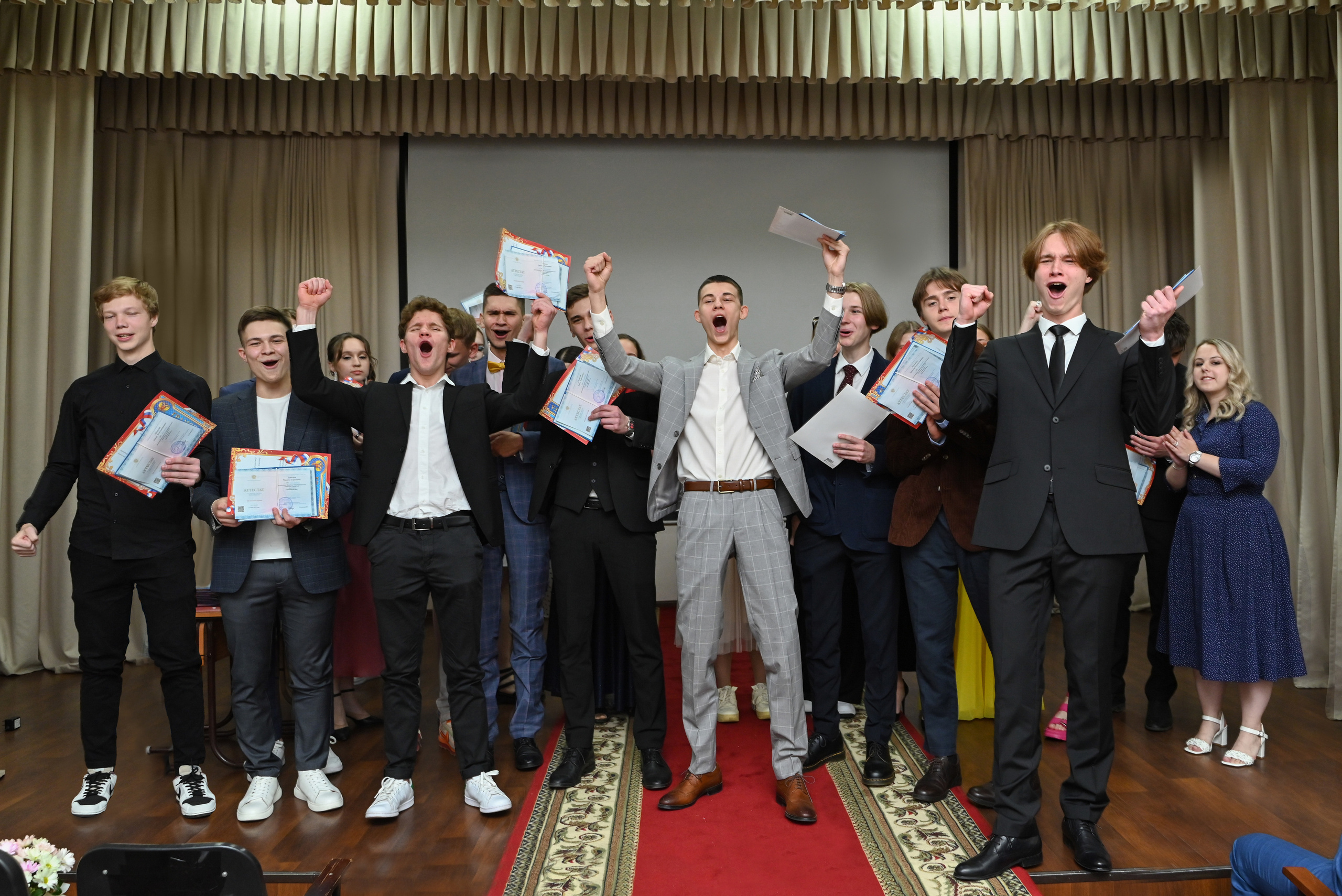 9-11 классы. Фокус студия. Выпускные альбомы в Красноярске