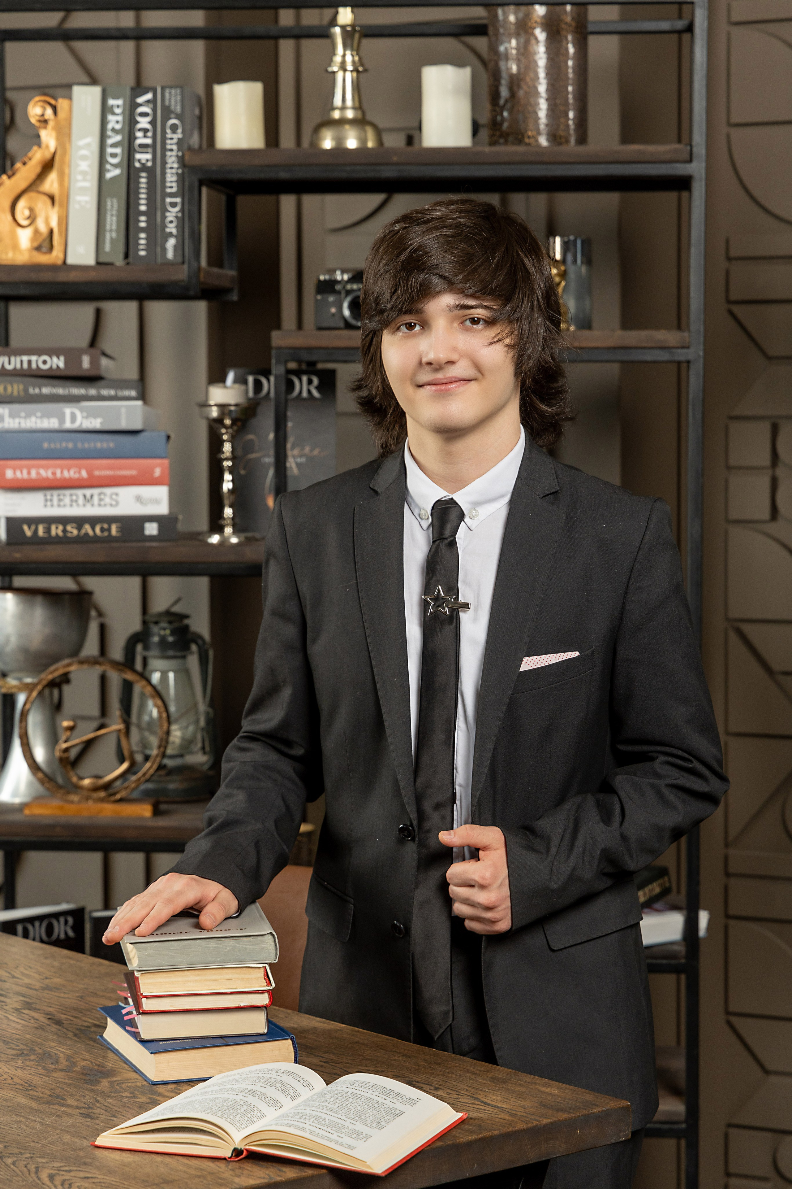 Зал «Тесла». Фотостудия для школьной фотосессии. Выпускные альбомы в Москве и Подмосковье