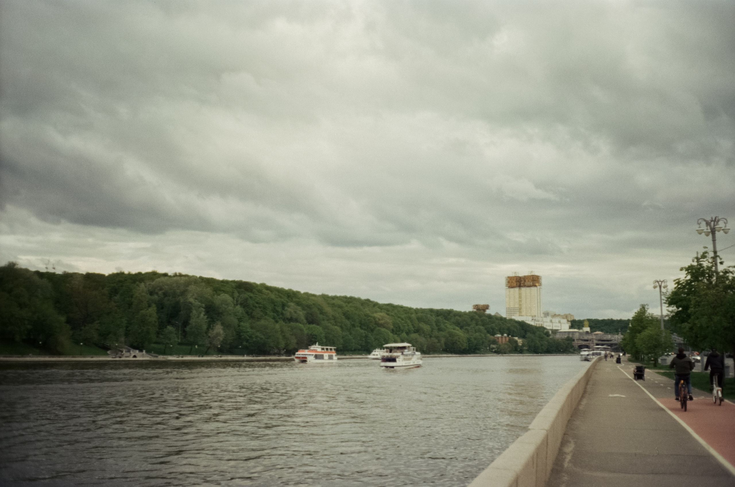 Ricoh FF-1 gray | Perspekriva expired Vision 200D | Фрунзенская набержная 5 мая 2025 года