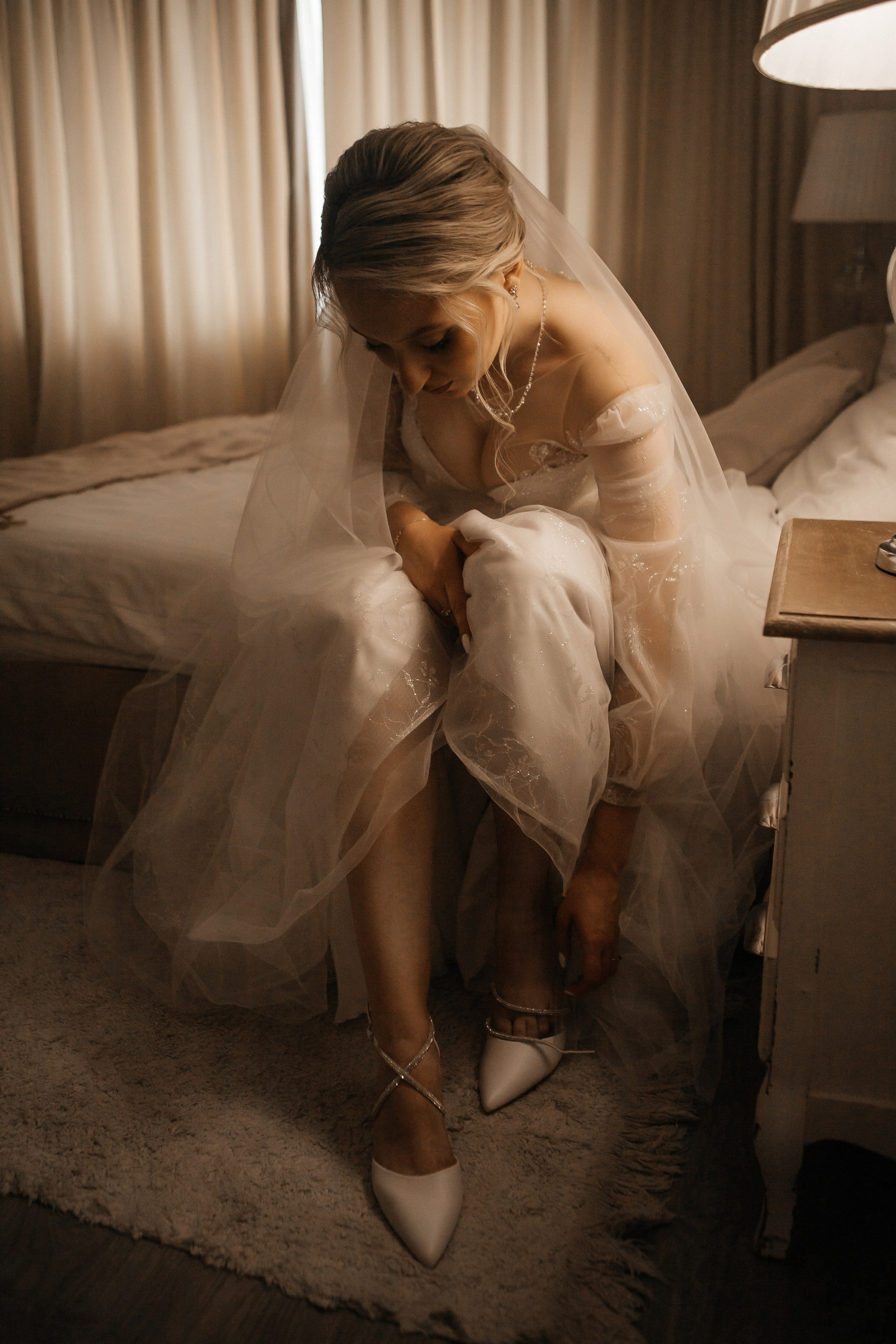 Евгения и Николай утренние сборы. Свадебный фотограф Виктория Чуйко Магнитогорск. Визуал для бизнеса