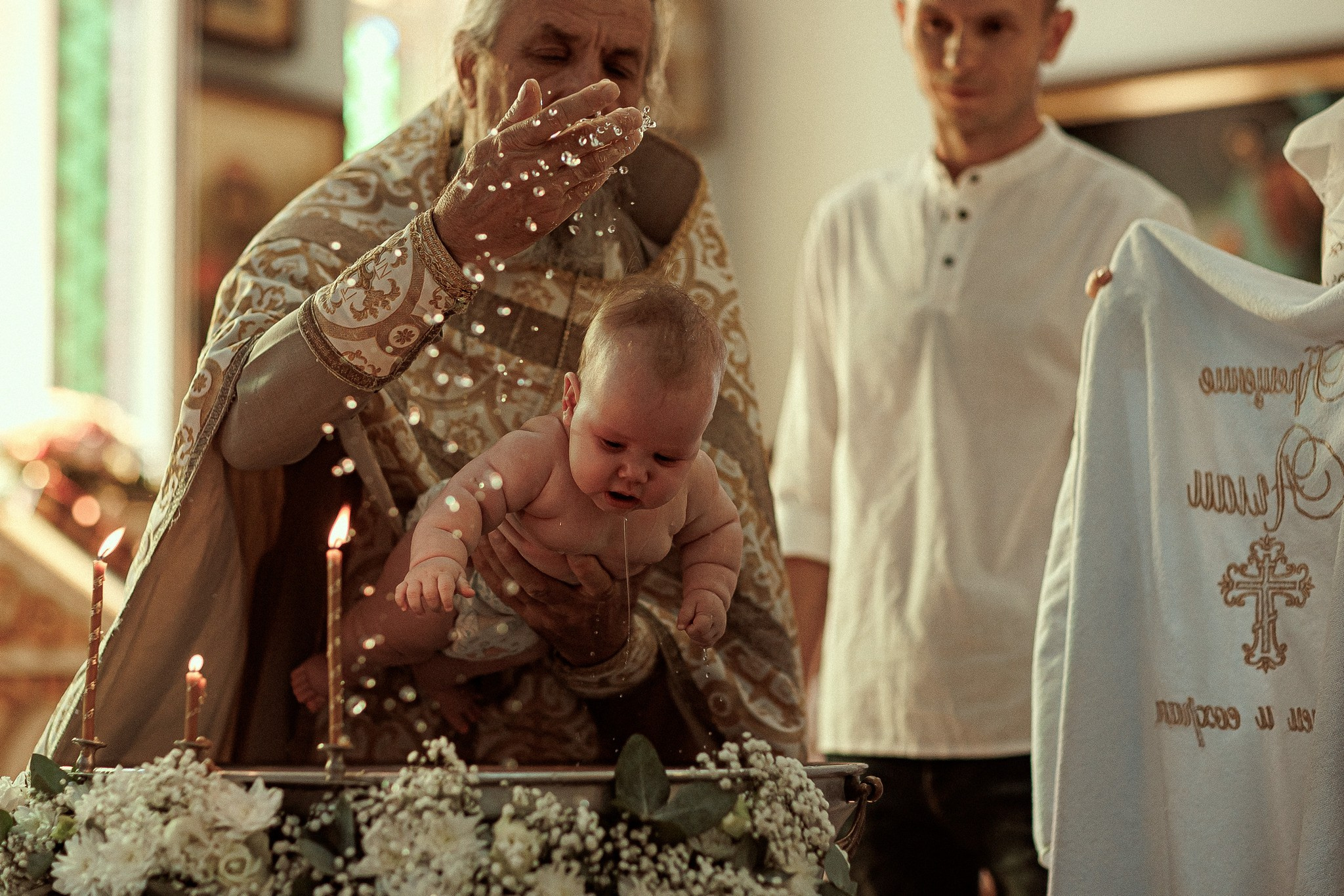 Таинство крещения Аглаи. Храм в п.Ахтырском. Детский семейный фотограф в Абинске
