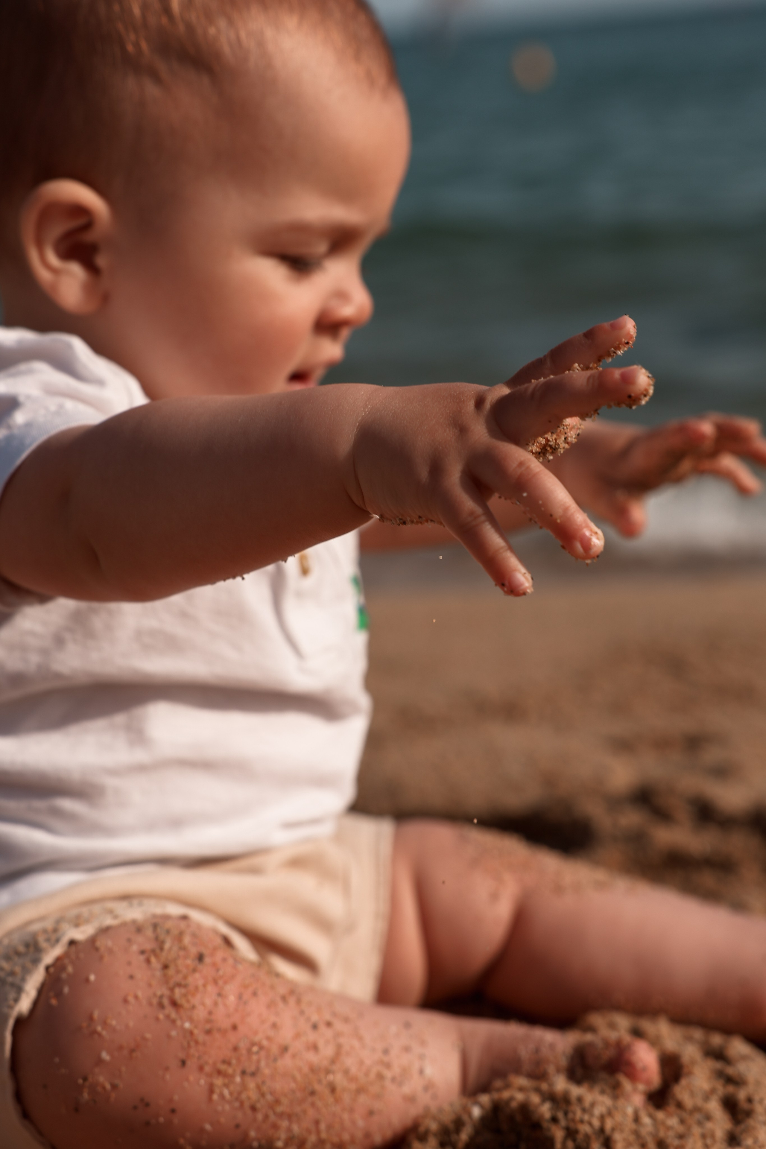 Family pizza at the sea. Natalia Zhuravleva|family, newborn, maternity photographer in Barcelona