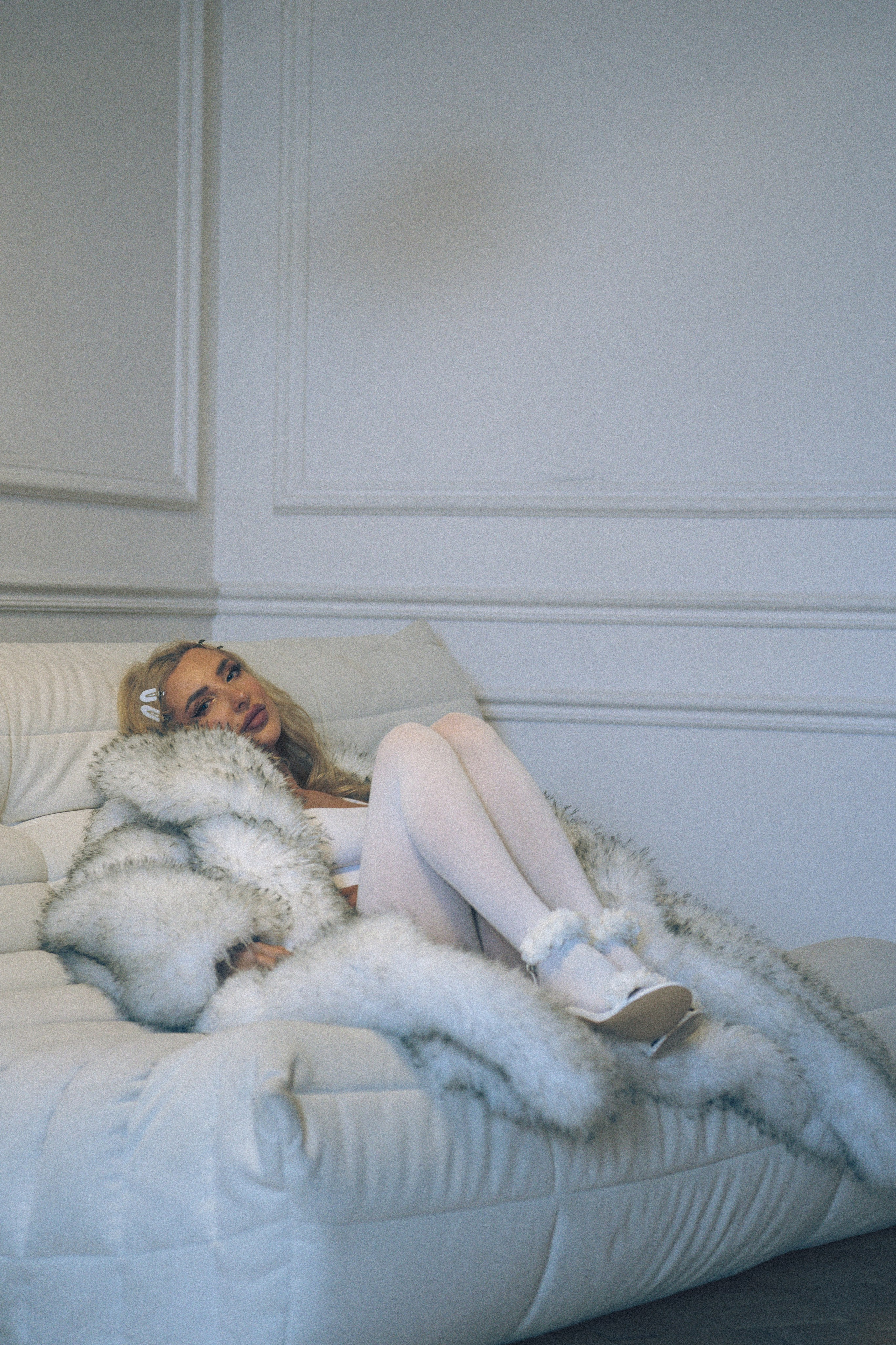 МИНИМАЛИЗМ В СТУДИИ НА ЧЕРНЫШЕВСКОЙ В СТУДИИ С БАЛКОНОМ. Профессиональный фотограф, Санкт-Петербург — Виктория Богомолова