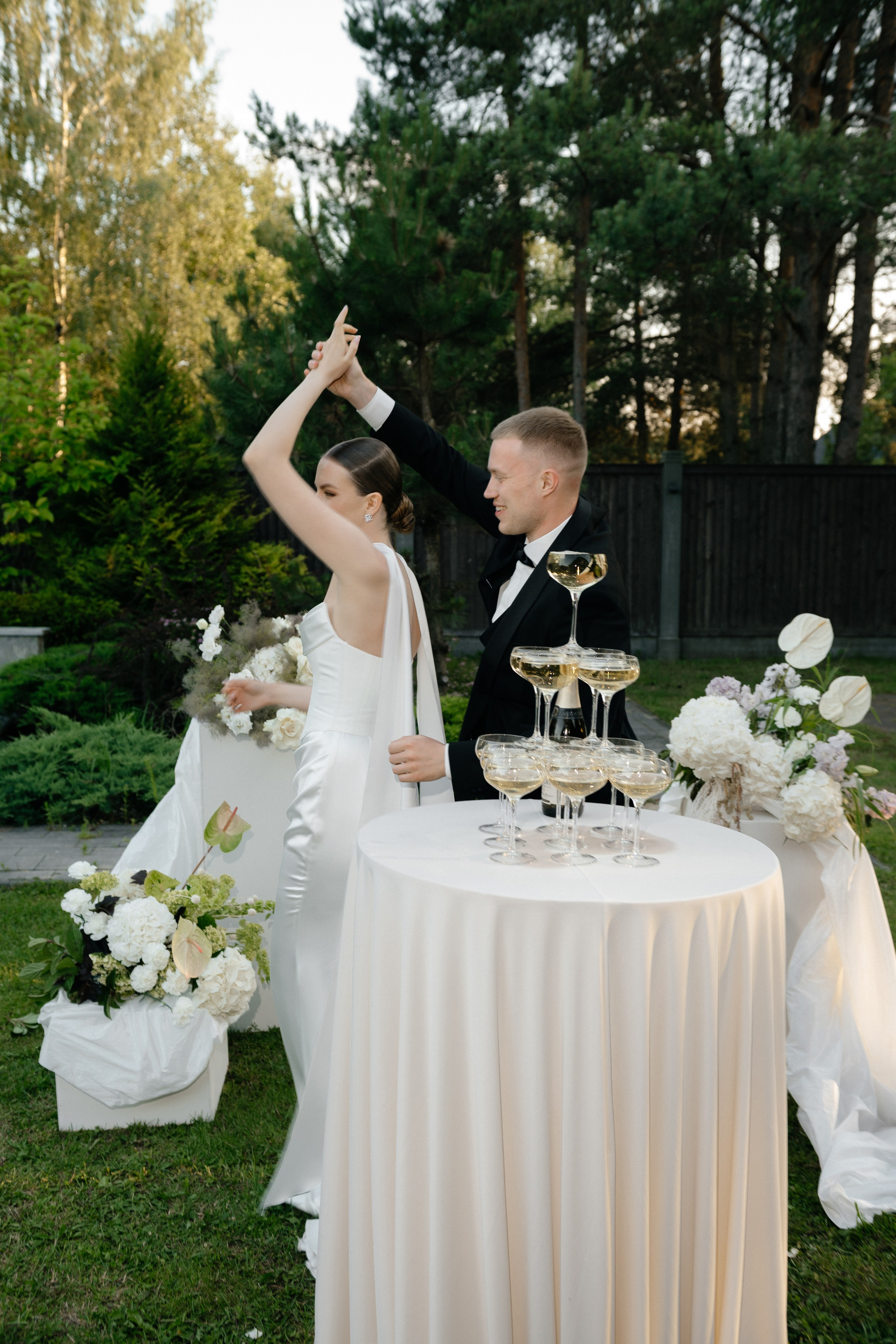 Wedding day in DELICE CHALET. Wedding PHOTOGRAPHER Andrew Vnukov