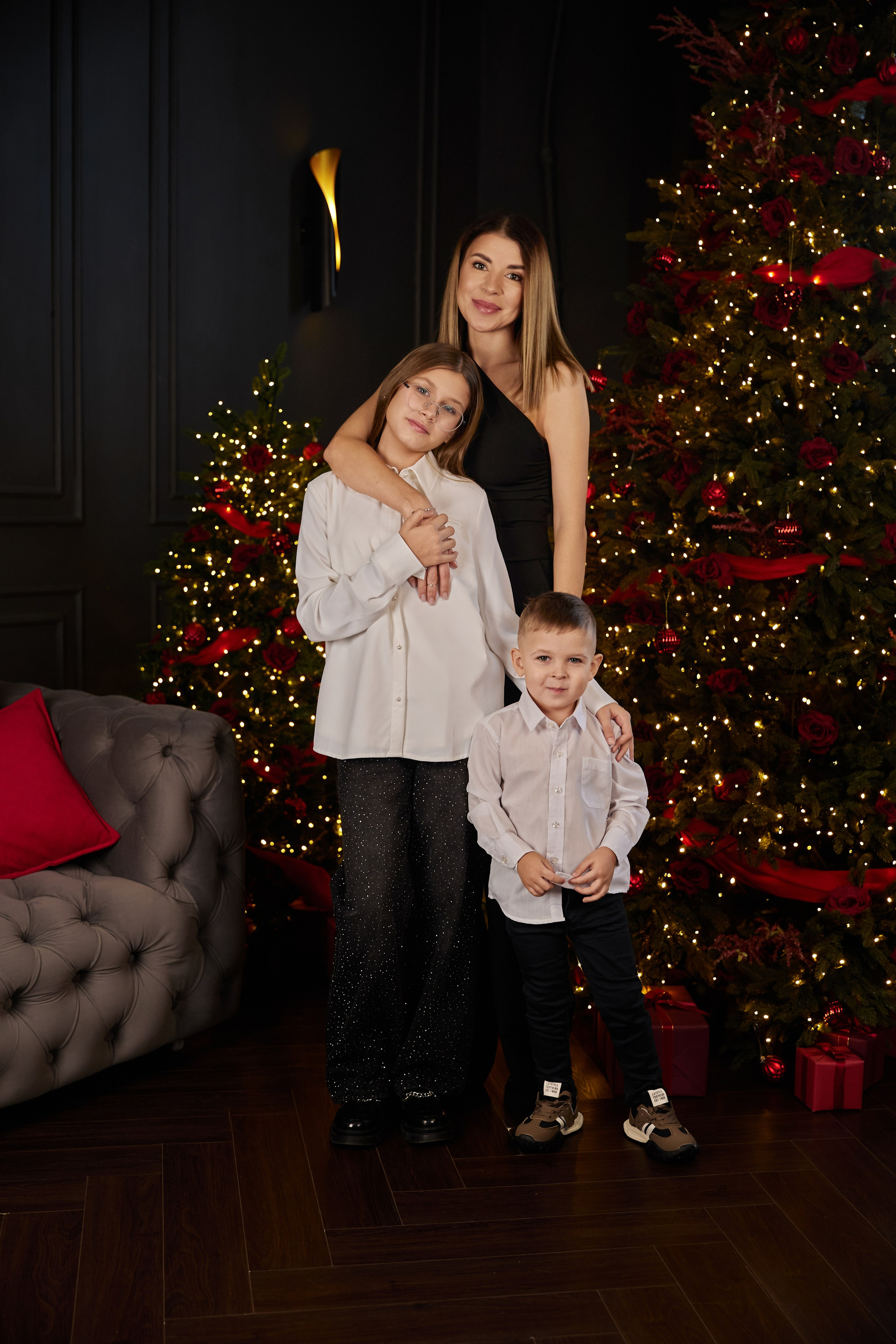 Марина с семьей. Фотограф женского портрета, беременности и материнства Харькова Елена