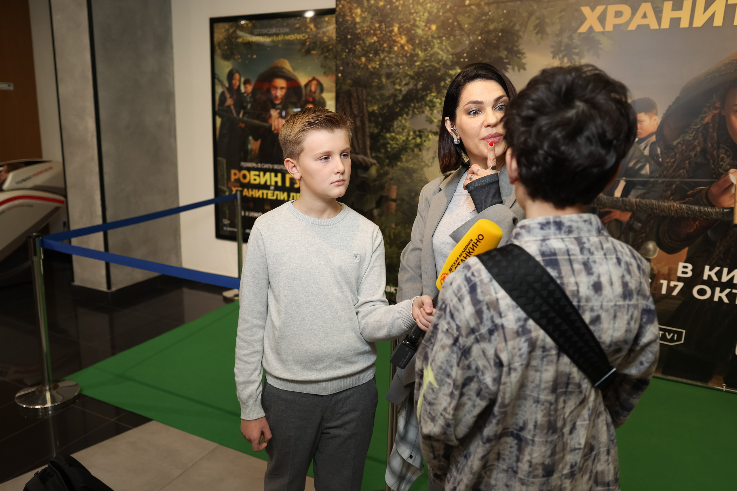Школа «Останкино» на премьере Робин Гуд. Репортажный фотограф видеограф в Москве Ольга Плаксина