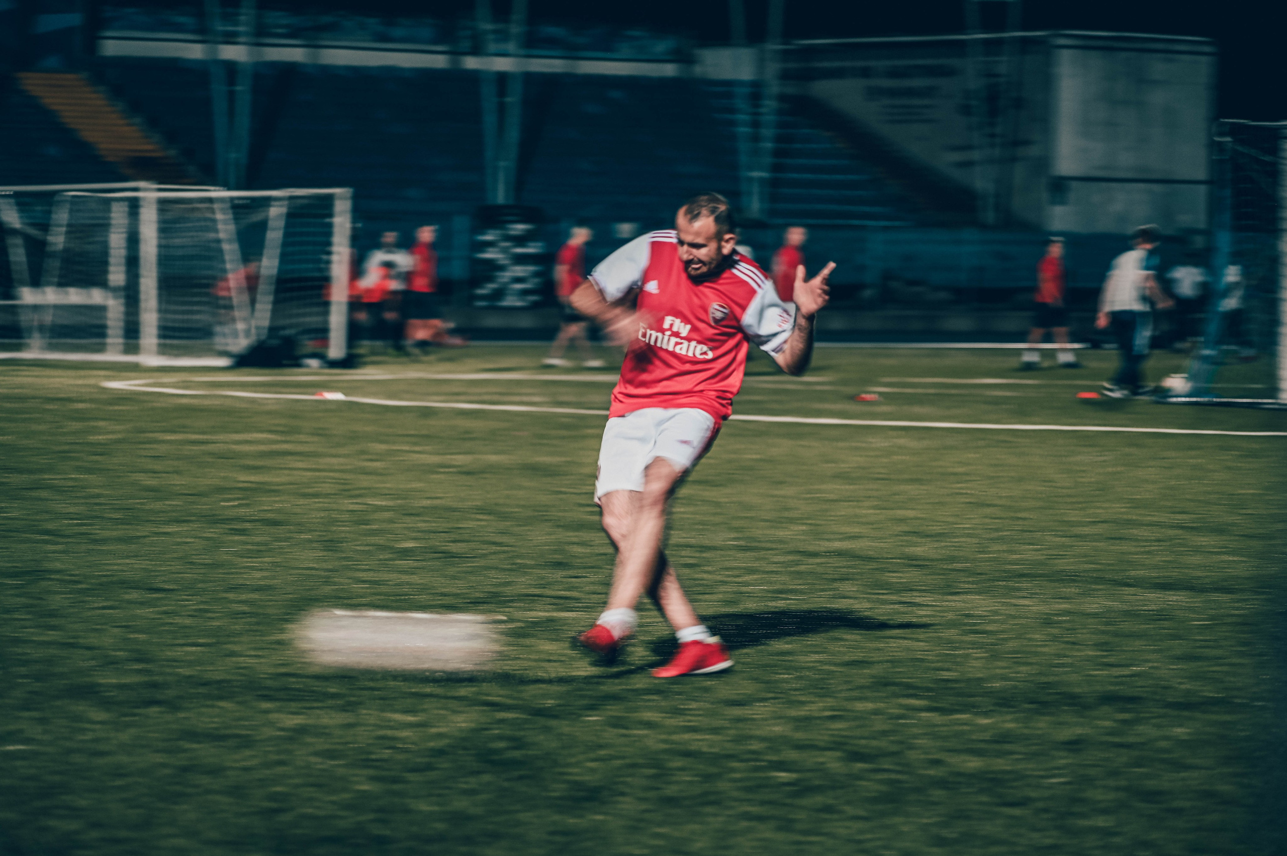 Фотосъёмка футбольной тренировки на стадионе. Фотограф Александр Орымбаев