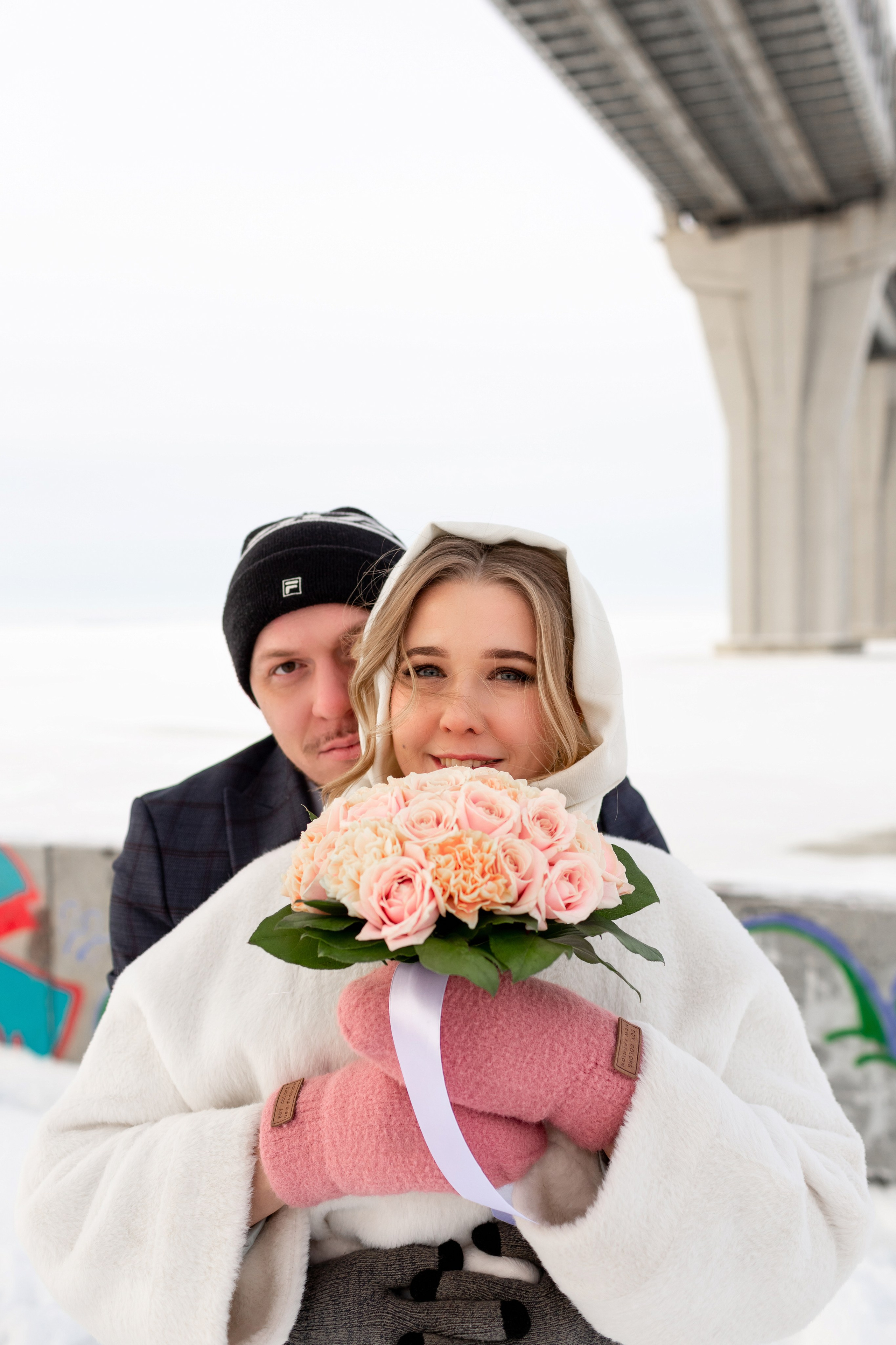 Зимняя свадебная съёмка в Санкт-Петербурге, искренние эмоции пары