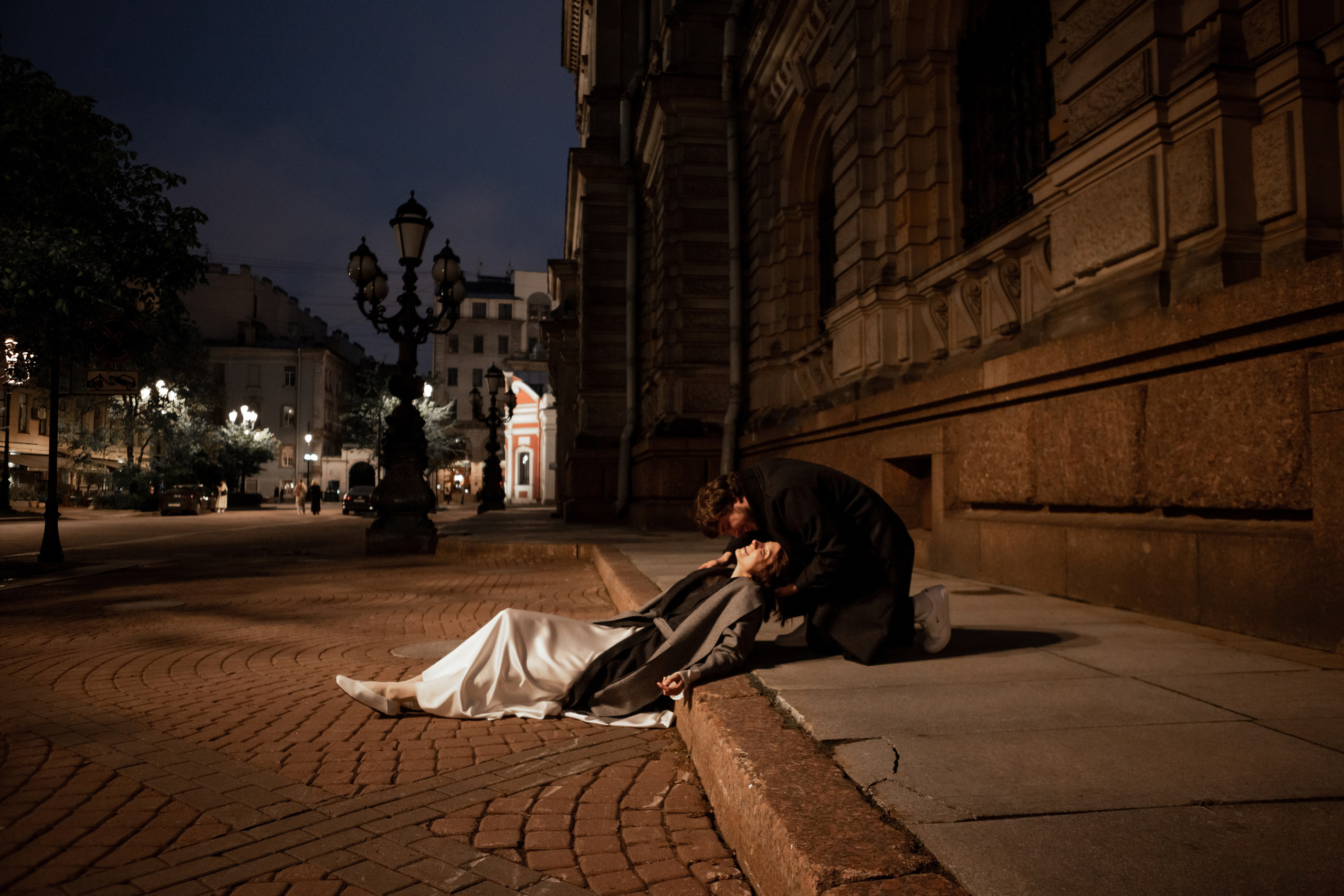 Свадебная фотопрогулка в белые ночи в Санкт-Петербурге.
