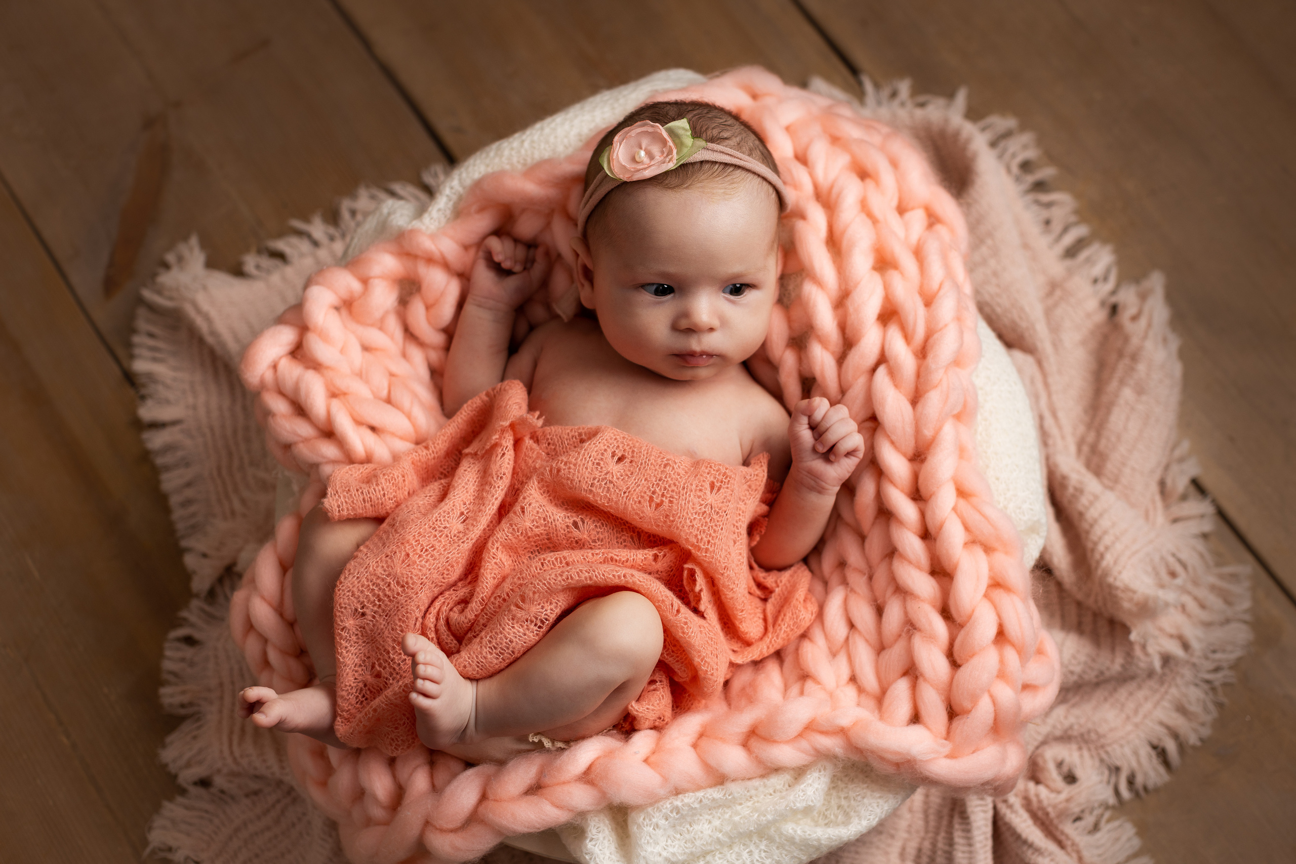 Екатерина нашла быстро подход к Василисе…. Фотограф новорождённых в городе Щёлково и Москве Екатерина Фоменко