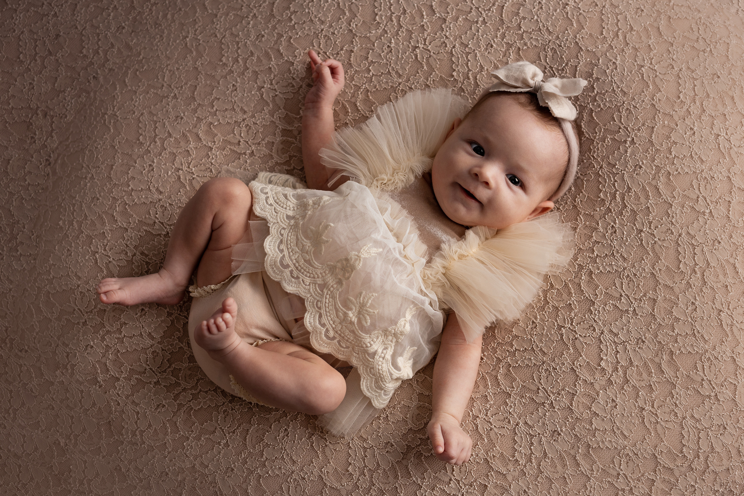 Екатерина нашла быстро подход к Василисе…. Фотограф новорождённых в городе Щёлково и Москве Екатерина Фоменко