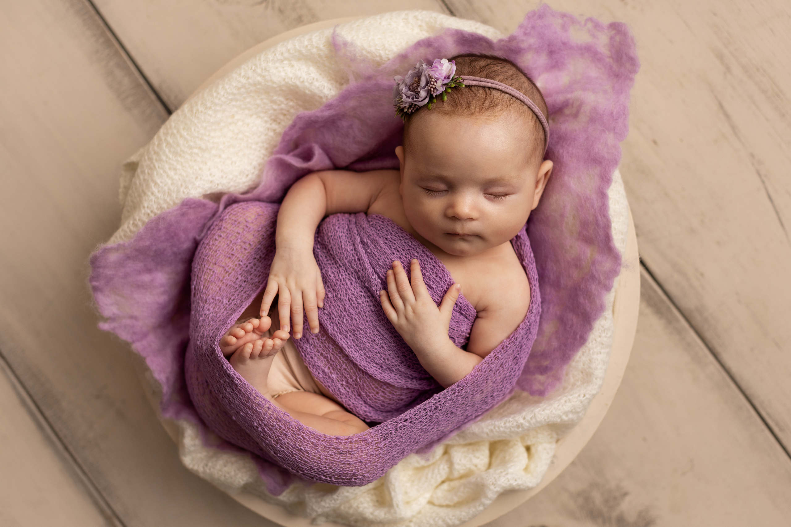 Екатерина нашла быстро подход к Василисе…. Фотограф новорождённых в городе Щёлково и Москве Екатерина Фоменко