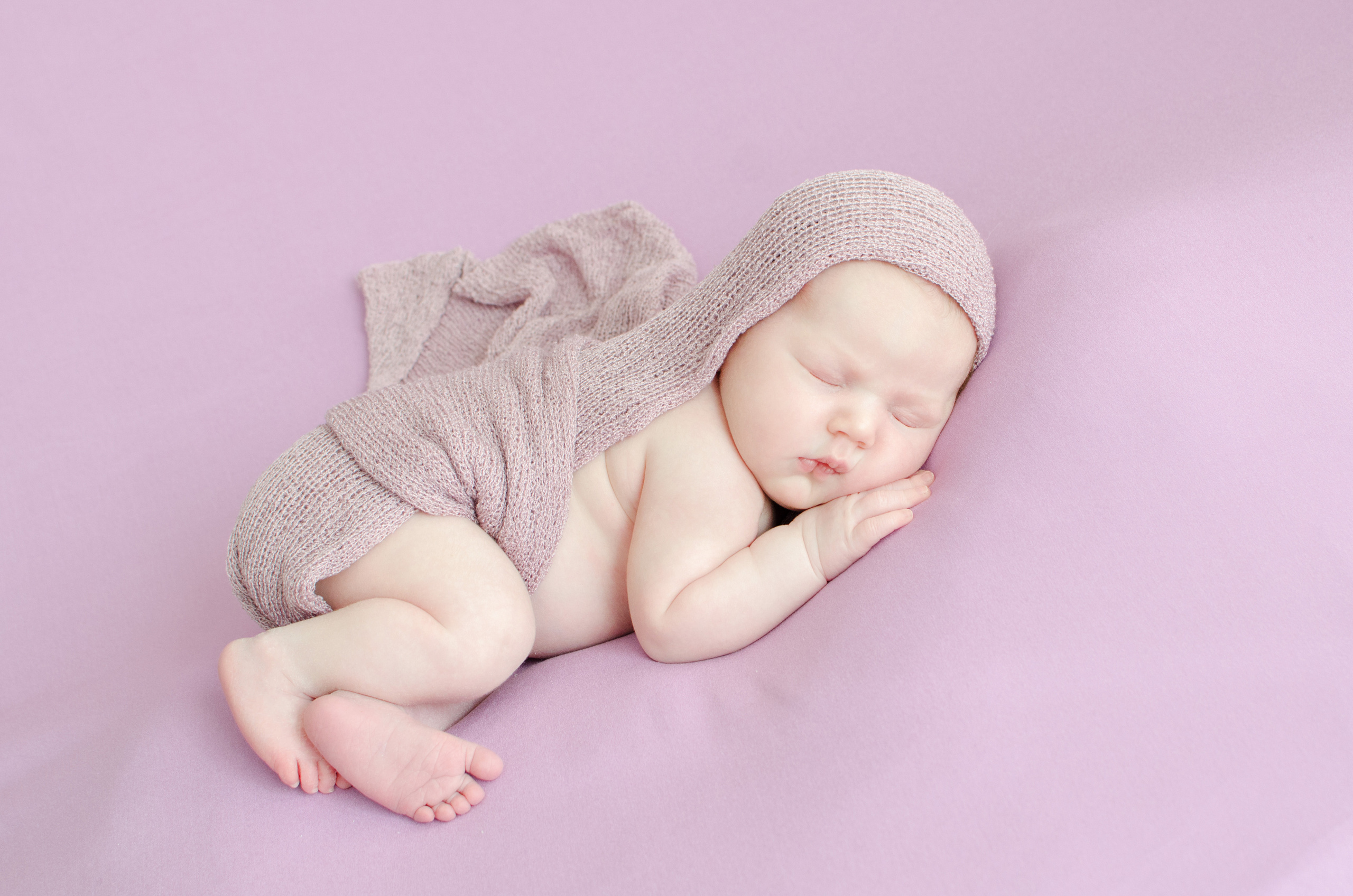 Сразу чувствуется уверенная и в то же время нежная «материнская рука». Фотограф новорождённых в городе Щёлково и Москве Екатерина Фоменко